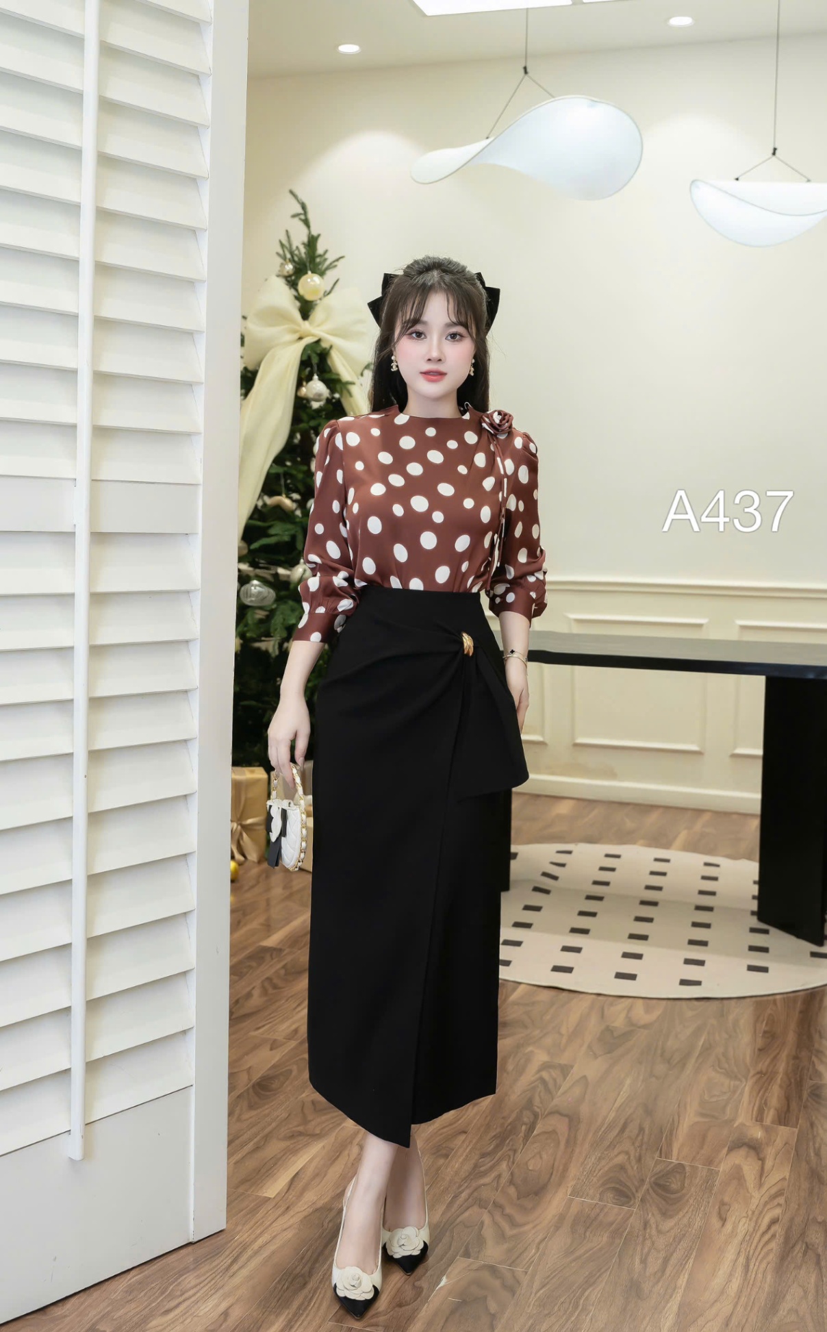 A437 áo chấm bi hoa cổ