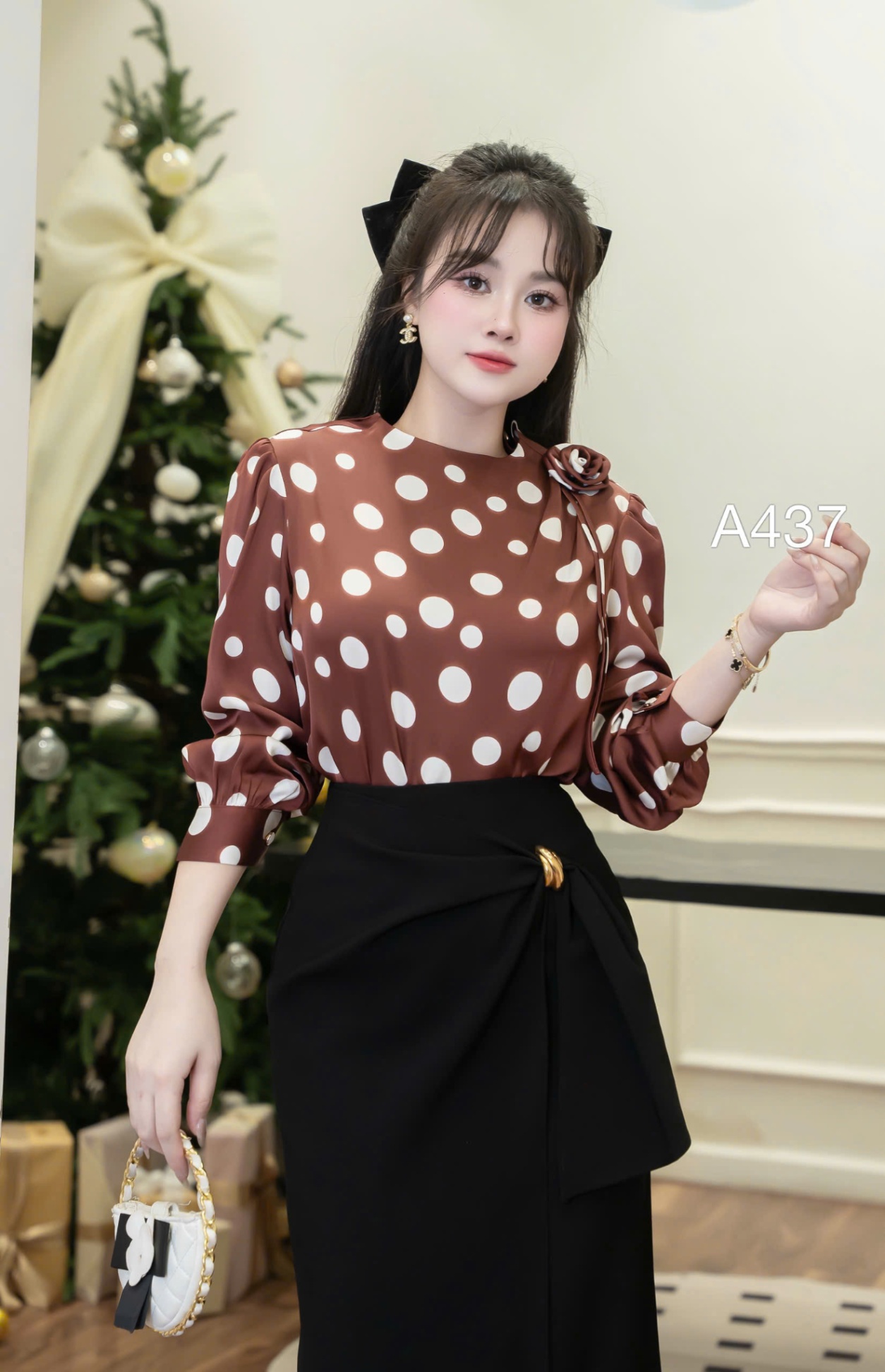 A437 áo chấm bi hoa cổ