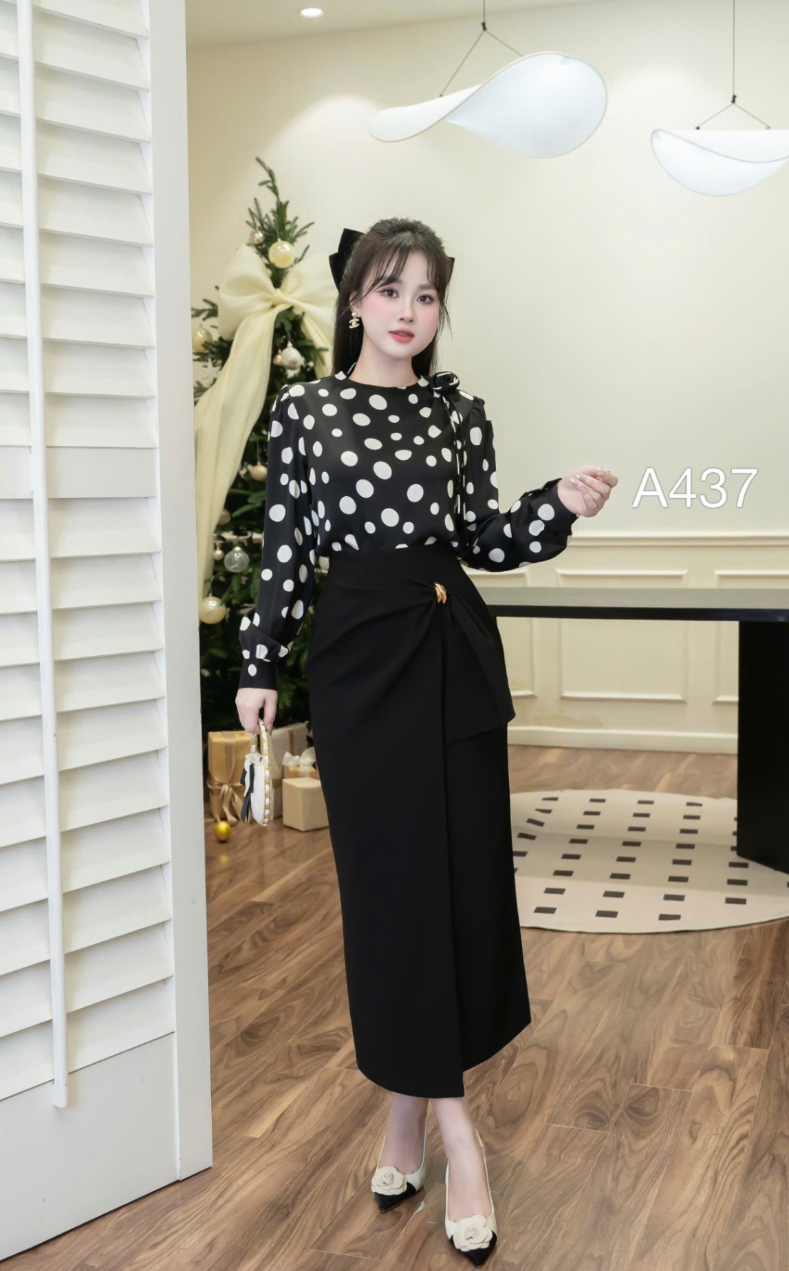 A437 áo chấm bi hoa cổ