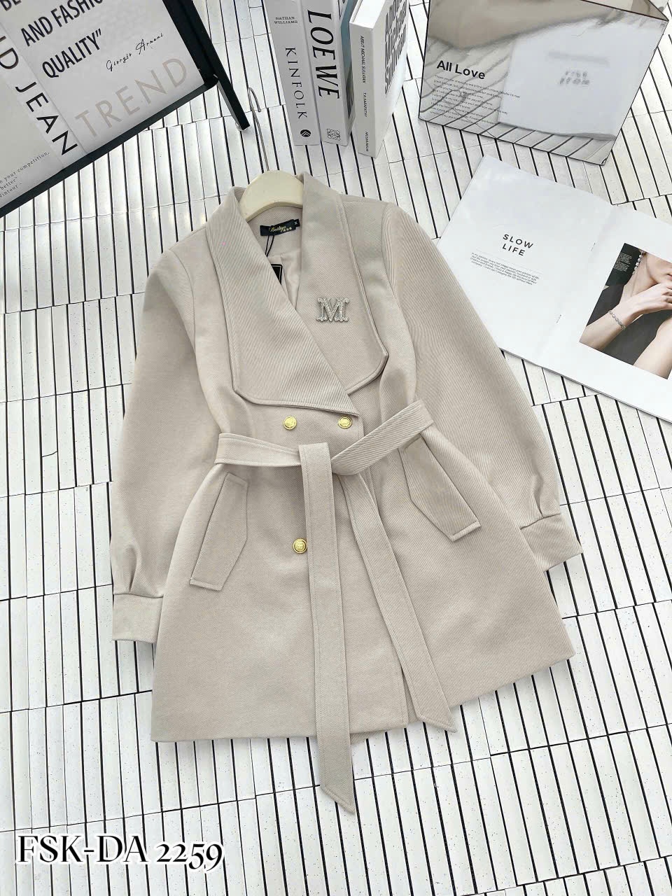 MT2259 áo dạ QC dáng ngắn kèm cài đá M