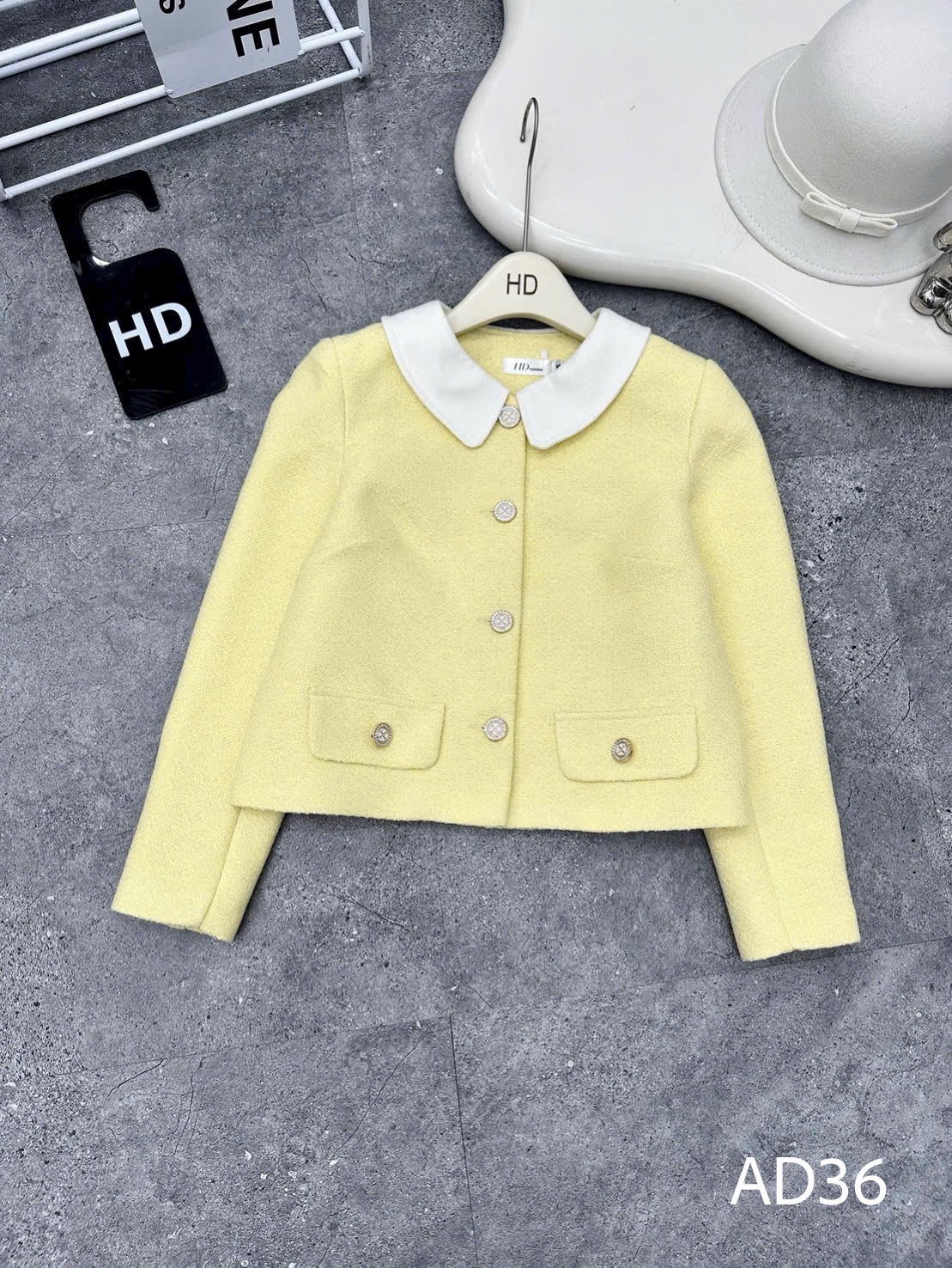 AD36 Áo dạ cổ trắng cúc hoa