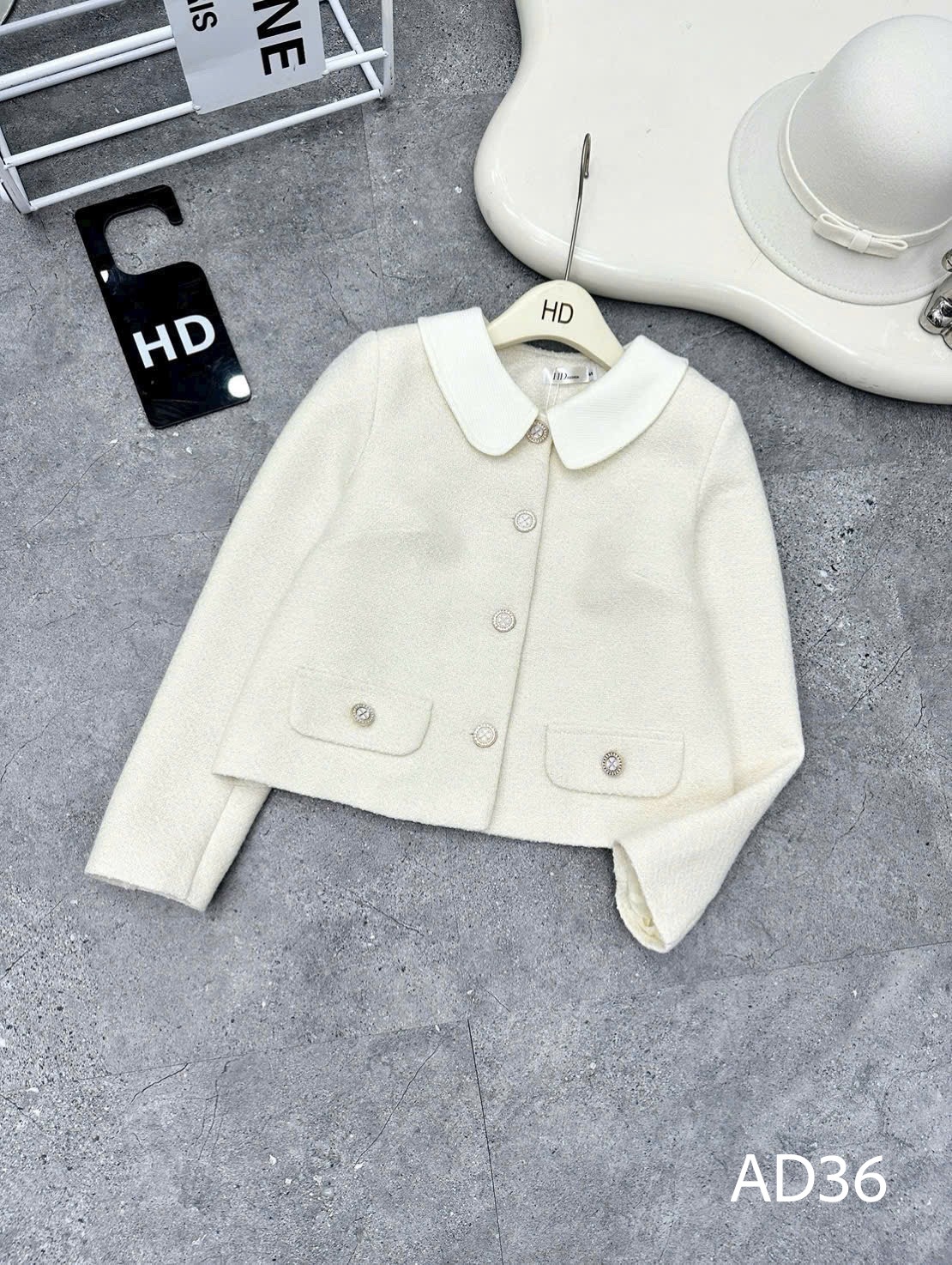 AD36 Áo dạ cổ trắng cúc hoa