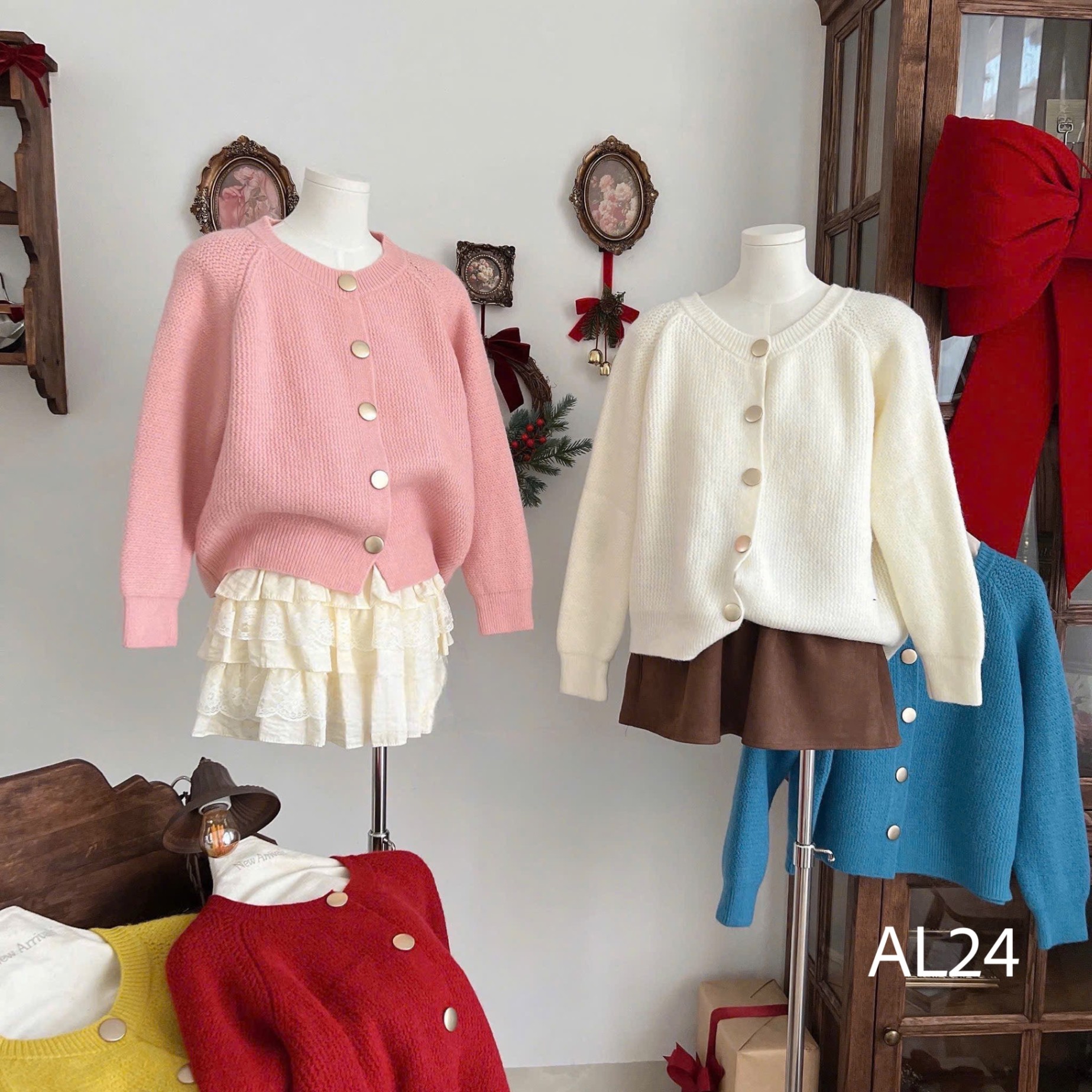 AL24 Áo len cổ tròn cúc vàng