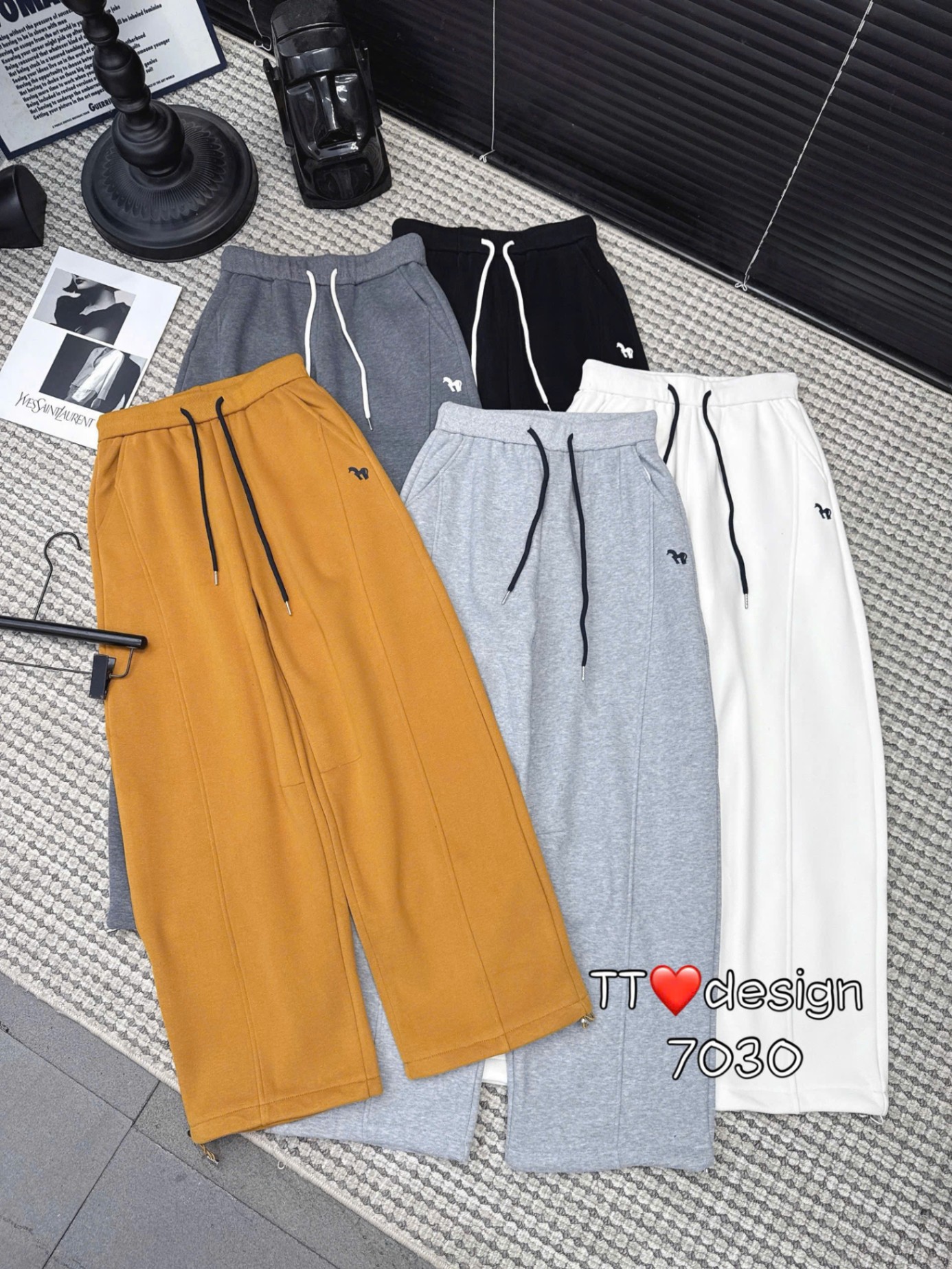 Q7030 Quần nỉ thêu ngựa