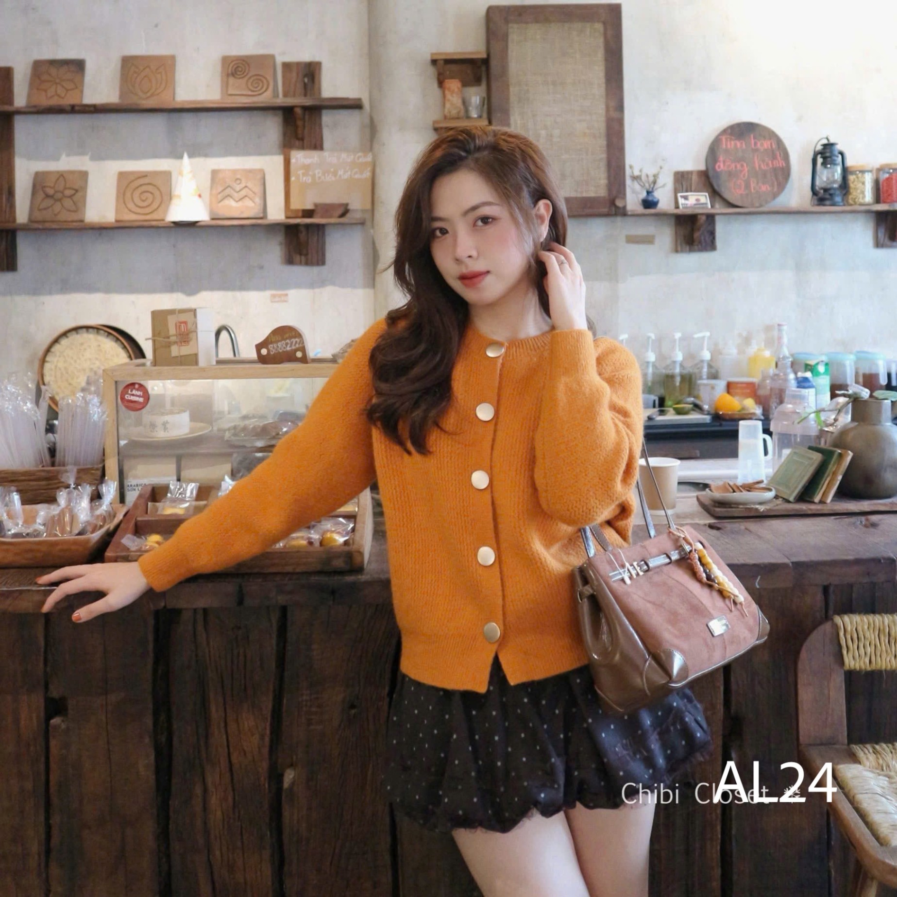 AL24 Áo len cổ tròn cúc vàng