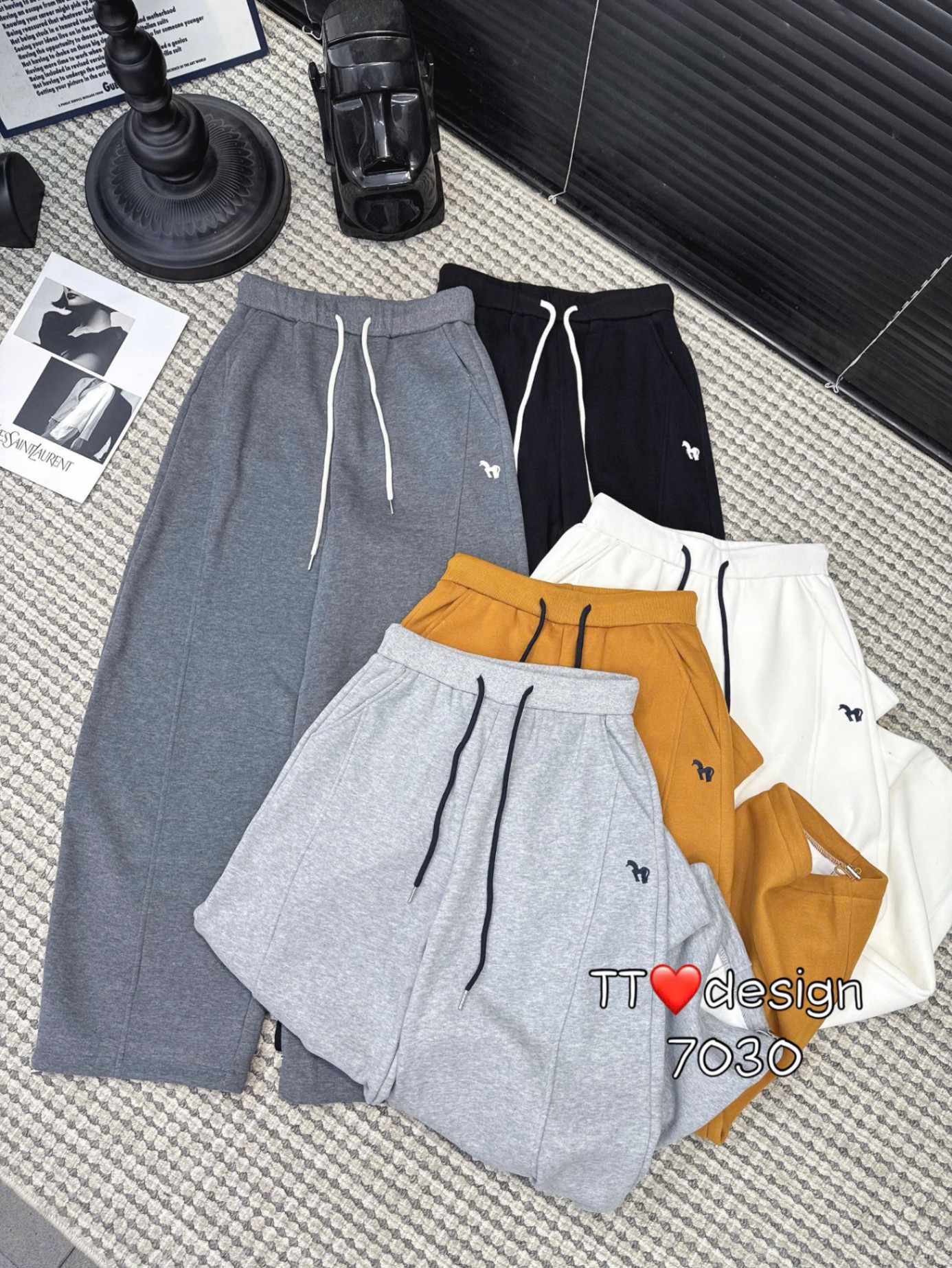 Q7030 Quần nỉ thêu ngựa