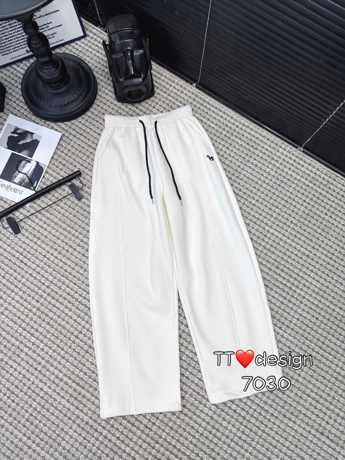 Q7030 Quần nỉ thêu ngựa