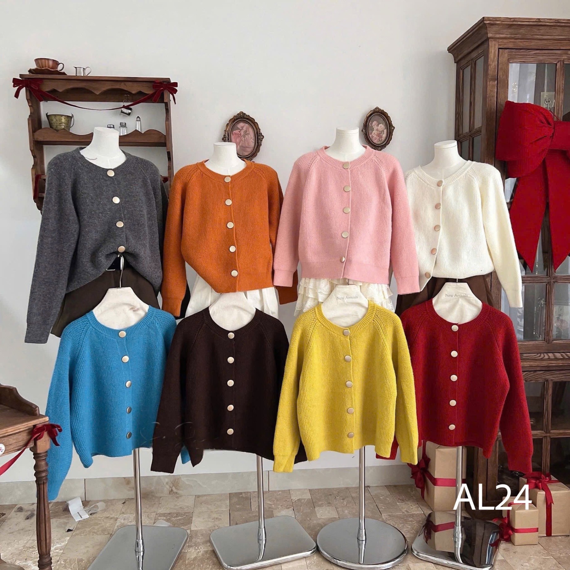 AL24 Áo len cổ tròn cúc vàng