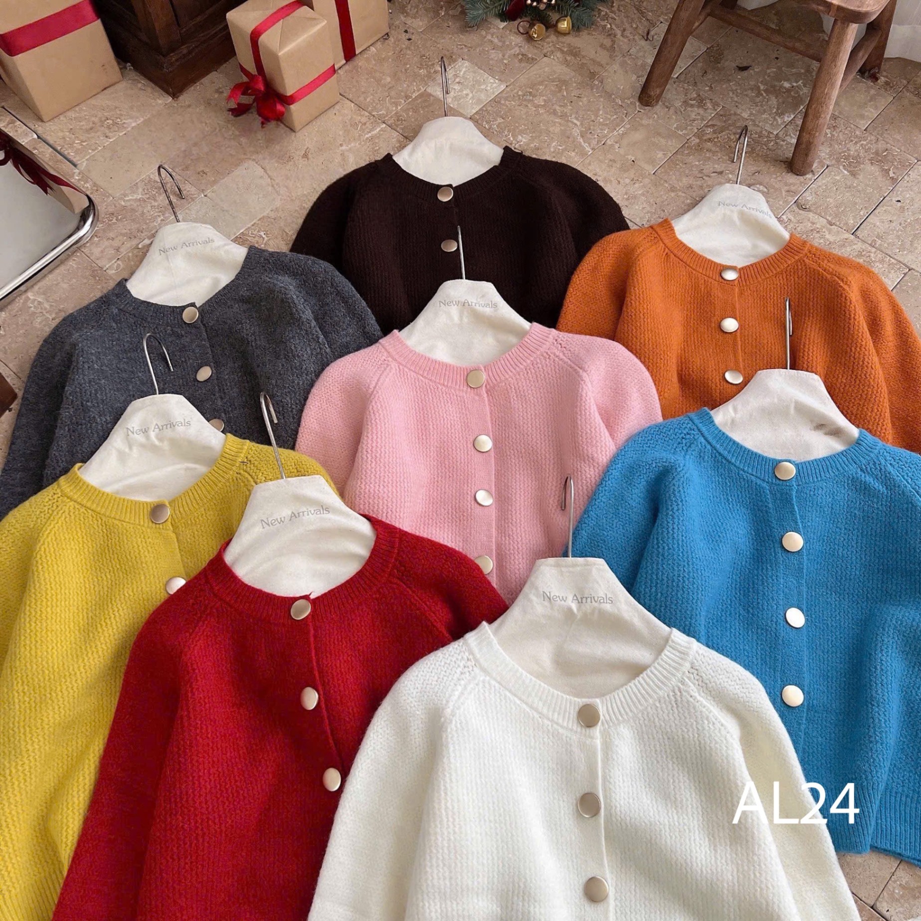 AL24 Áo len cổ tròn cúc vàng