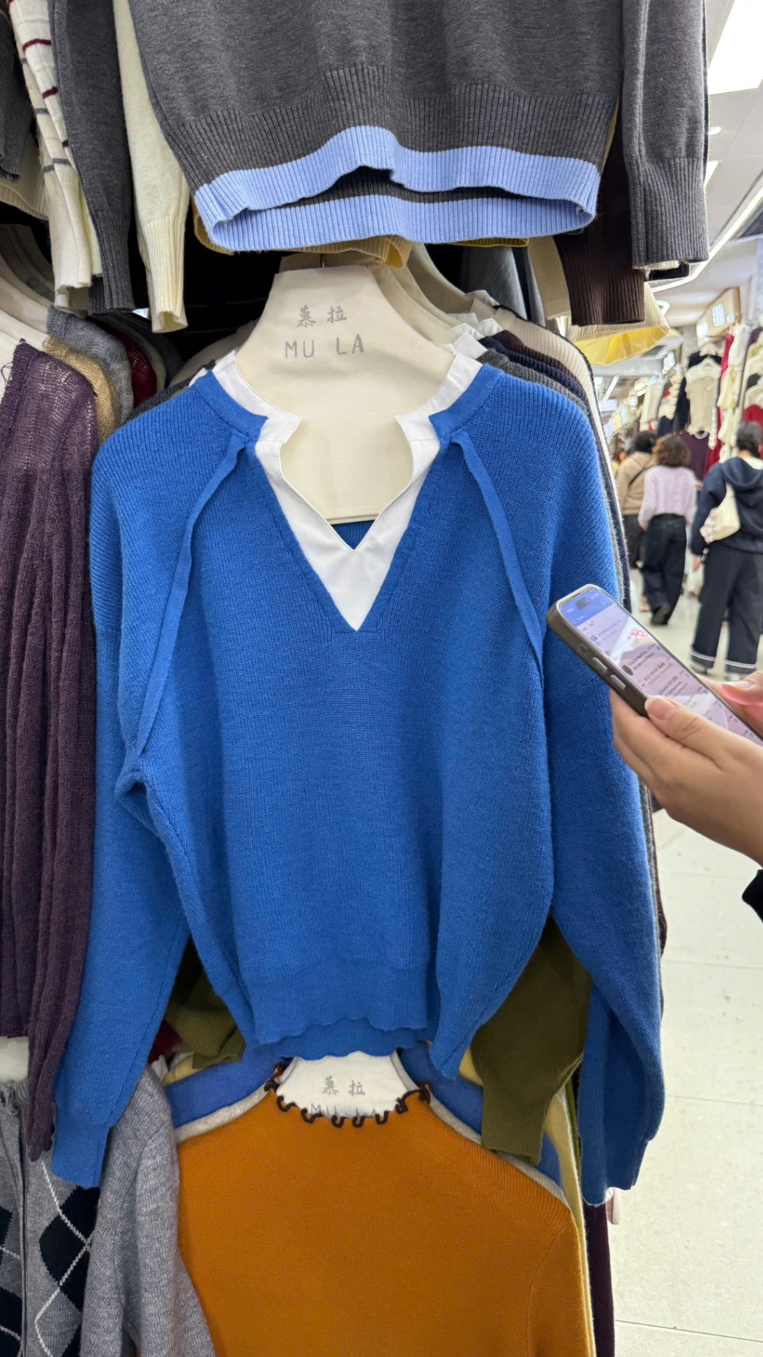 AL35 áo len cổ V phối trắng