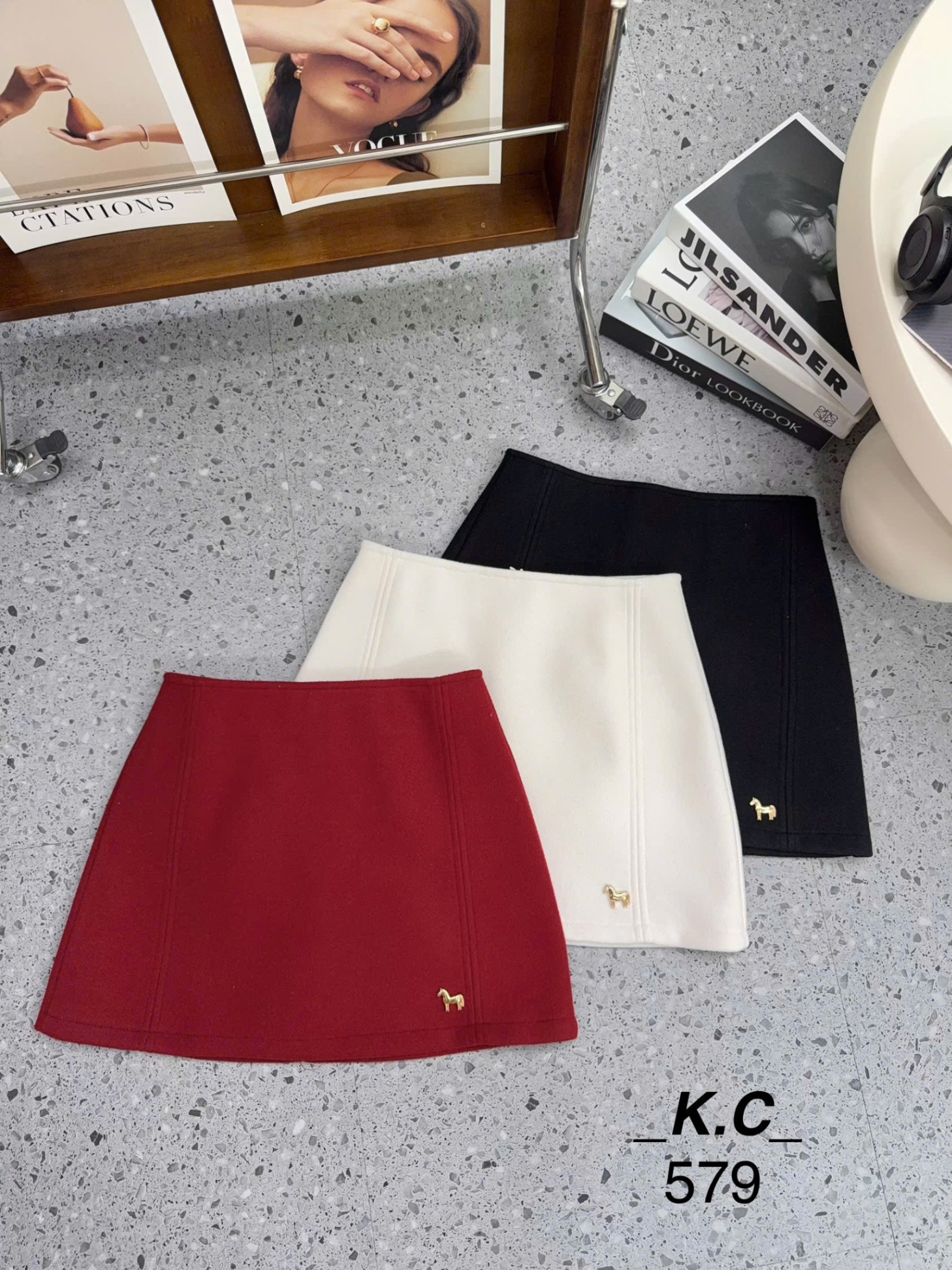 CV579 Chân váy A ngắn tag ngựa