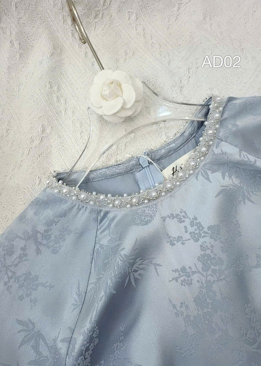AD02 áo dài cổ cườm