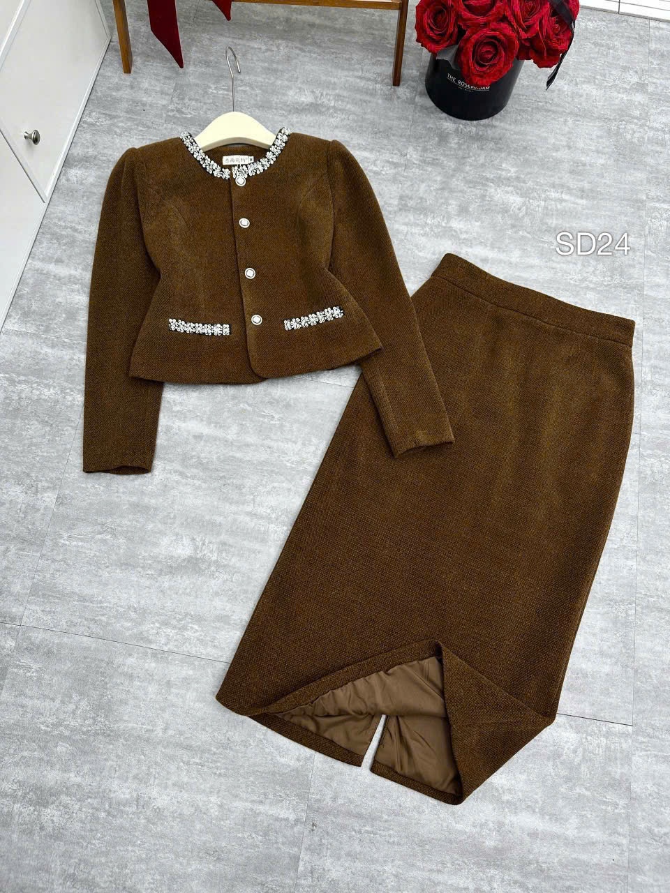 SD24 Set dạ cổ tròn phối đá