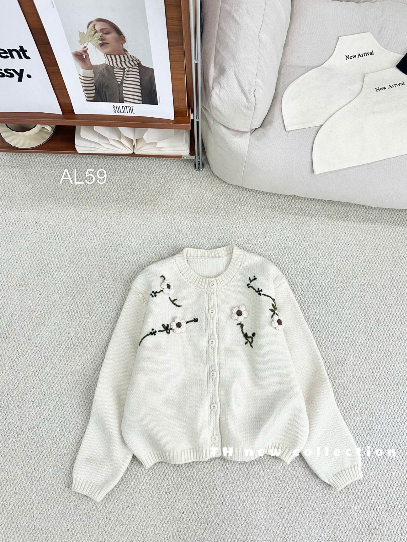 AL59 Áo len cổ tròn thêu hoa