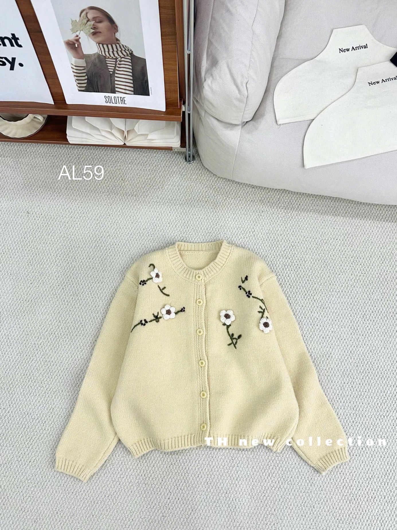 AL59 Áo len cổ tròn thêu hoa
