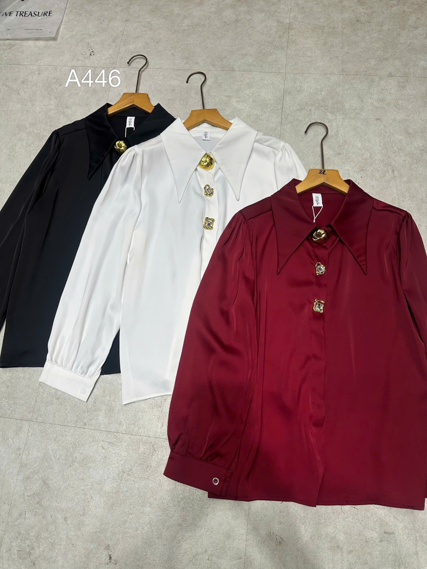 A446 Áo lụa cổ nhọn khuy đá