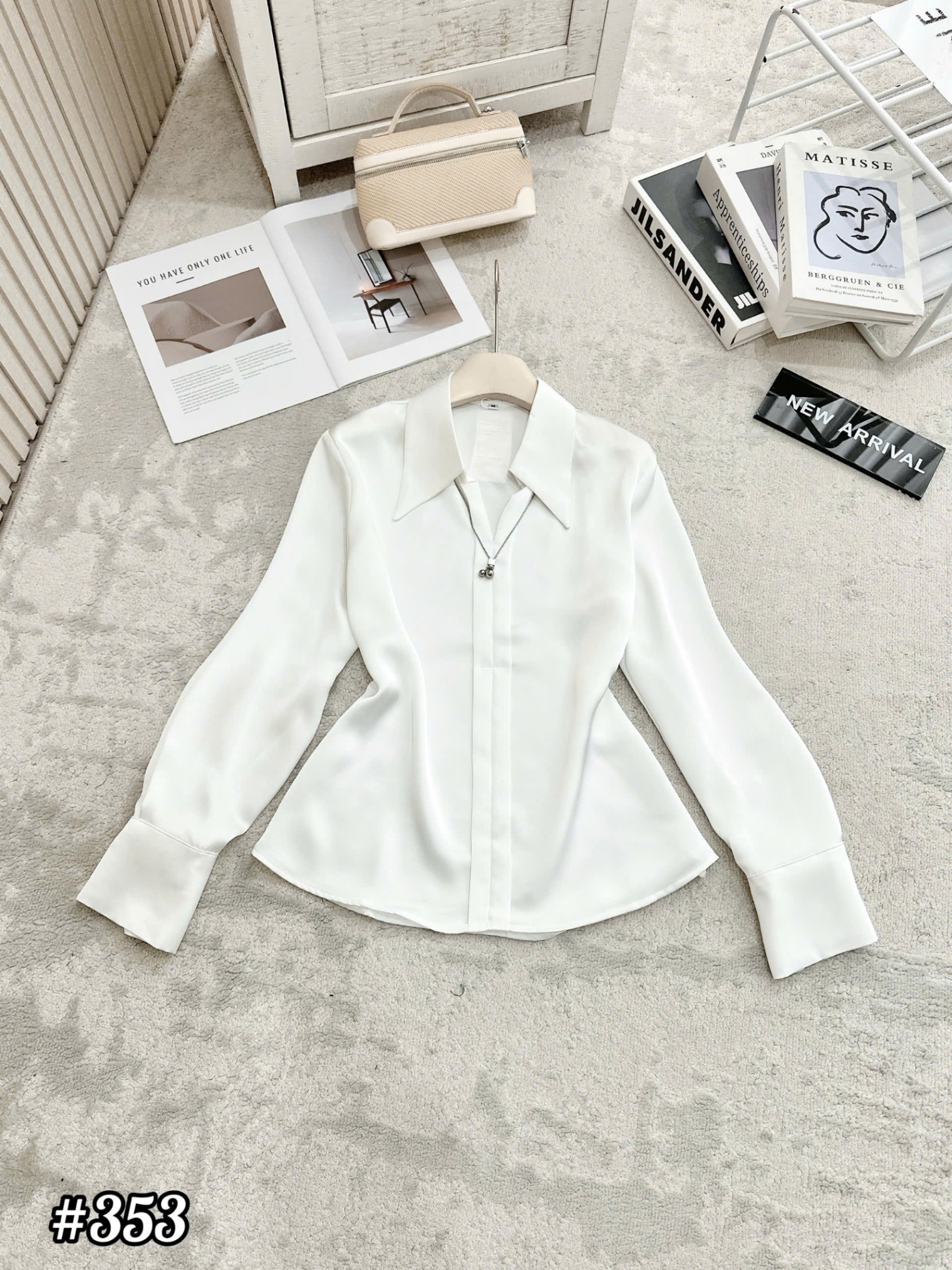 A353 Áo sơ mi lụa kem dây QCCC
