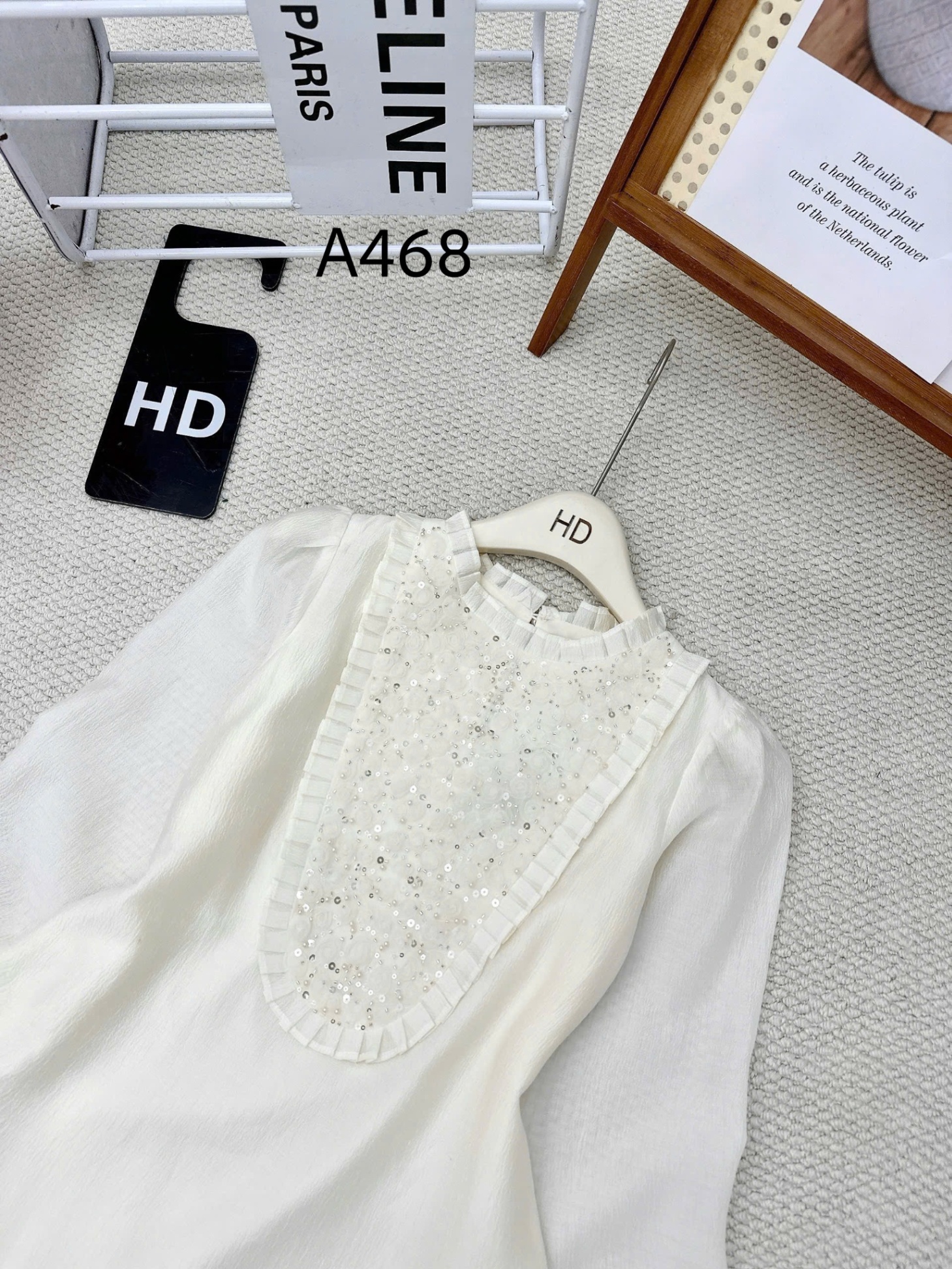 A468 Áo sơ mi cổ hoa cườm
