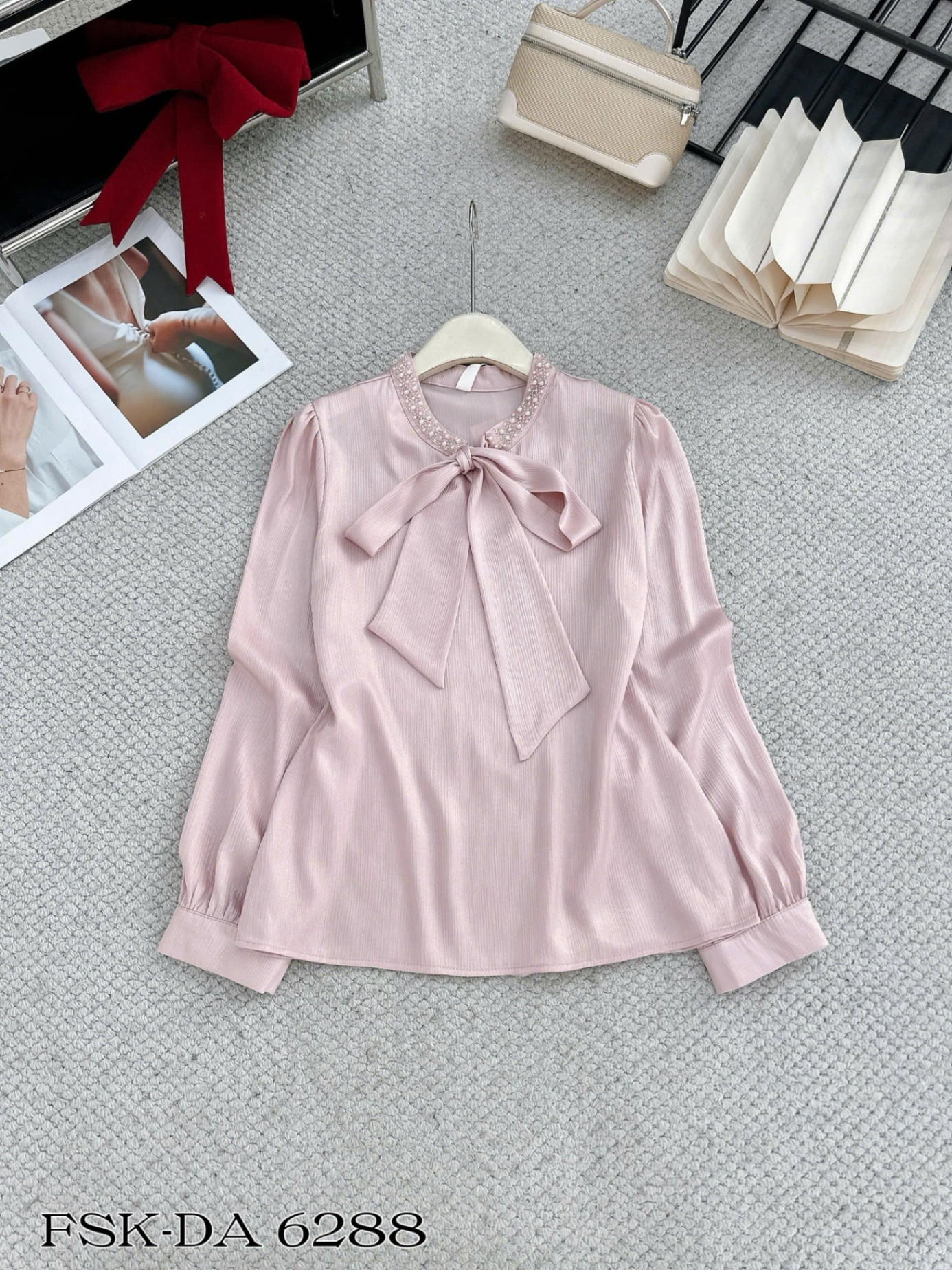 A6288 áo lụa QC cổ nơ cườm