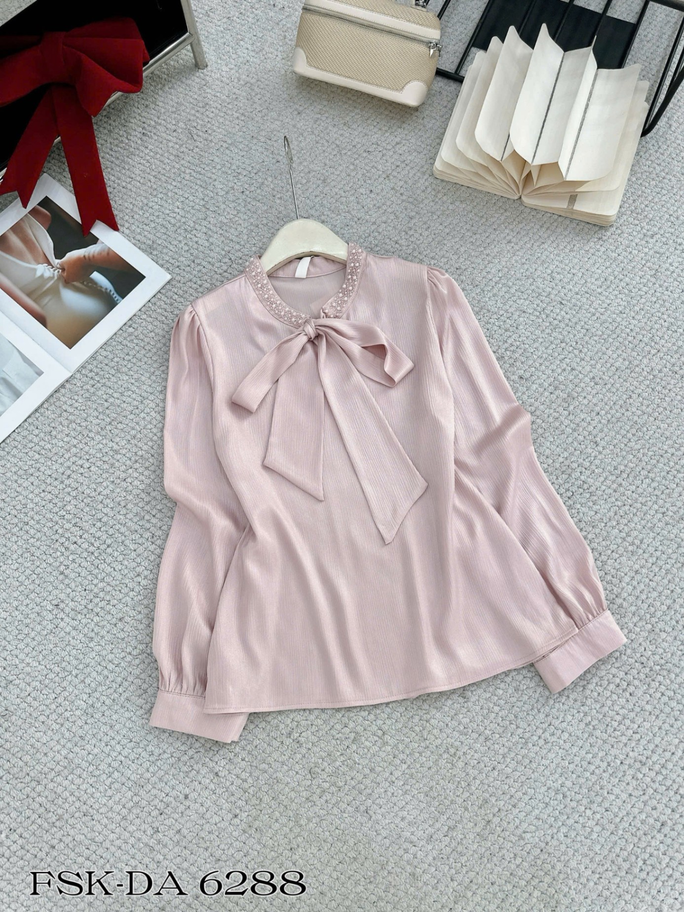 A6288 áo lụa QC cổ nơ cườm