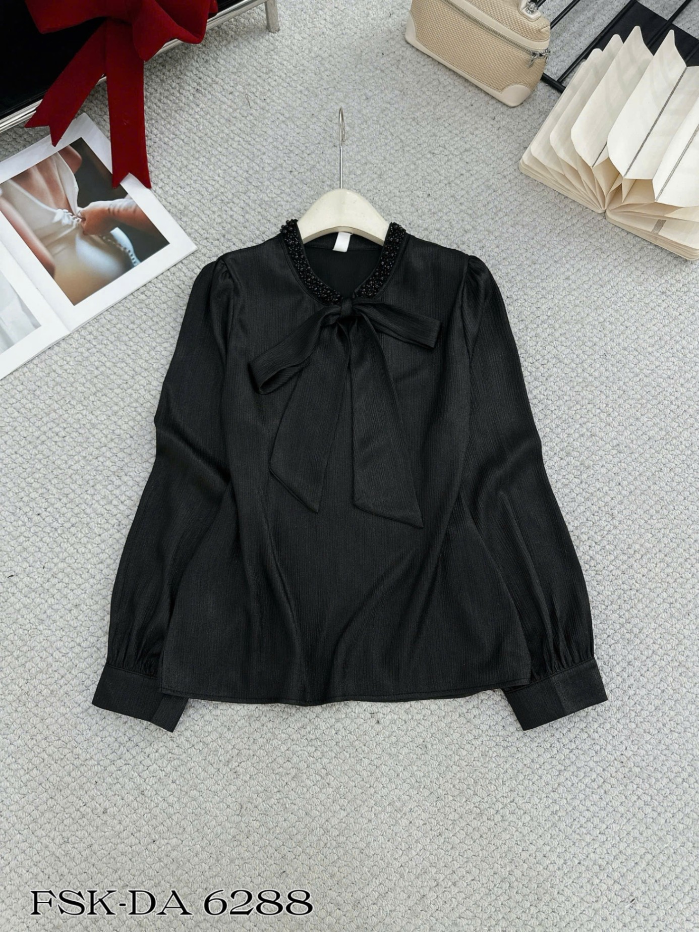 A6288 áo lụa QC cổ nơ cườm