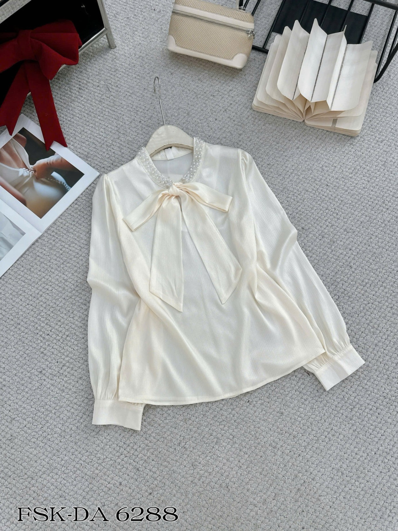 A6288 áo lụa QC cổ nơ cườm