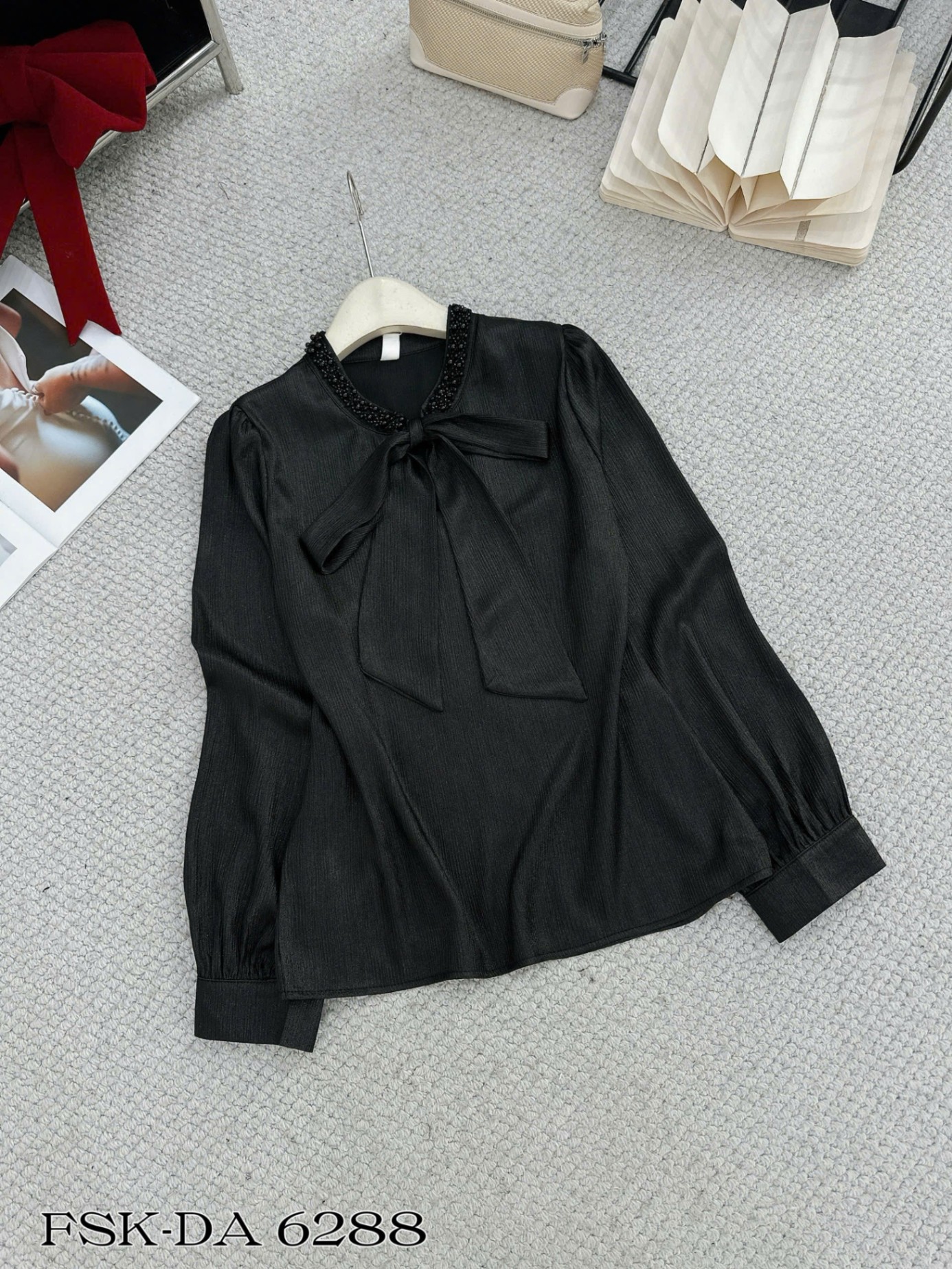 A6288 áo lụa QC cổ nơ cườm