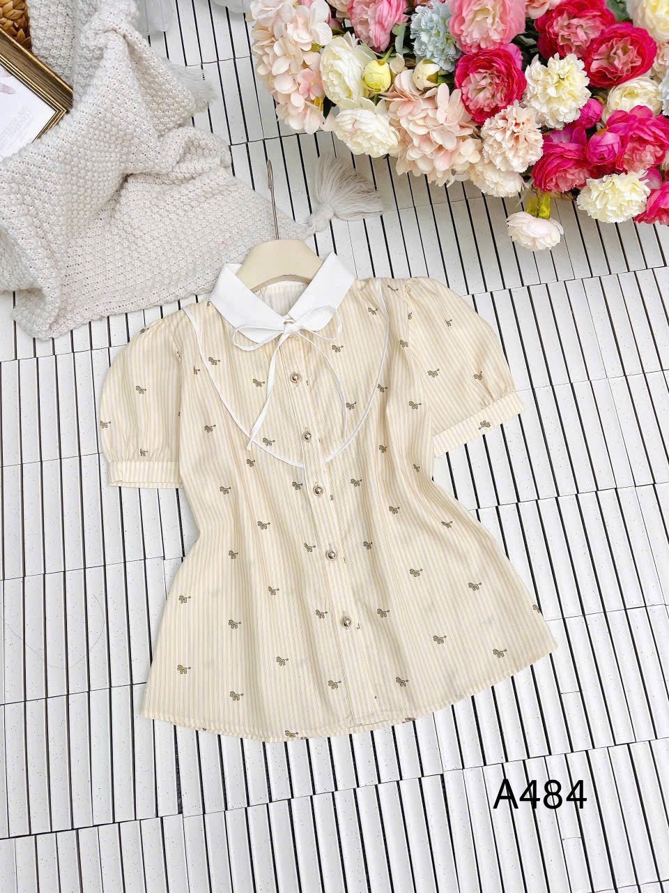 A484 Áo sơ mi kẻ ngựa cổ sen