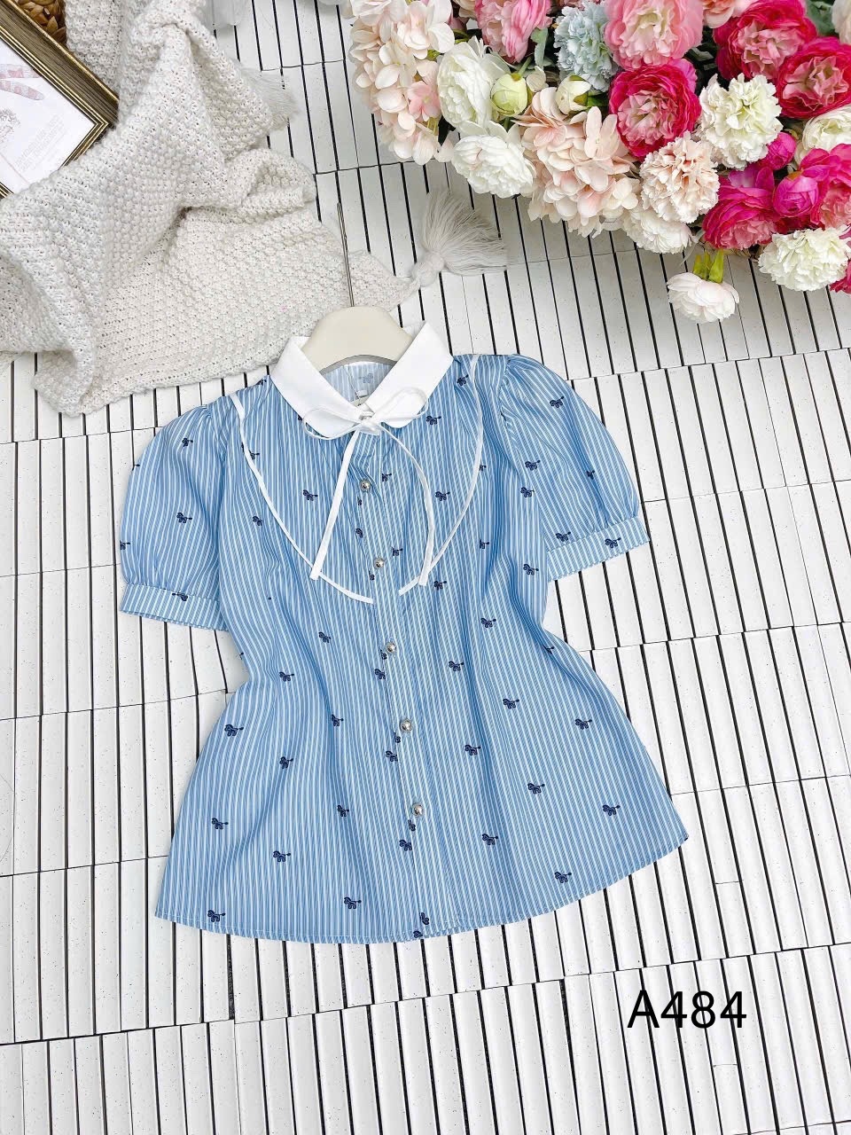 A484 Áo sơ mi kẻ ngựa cổ sen
