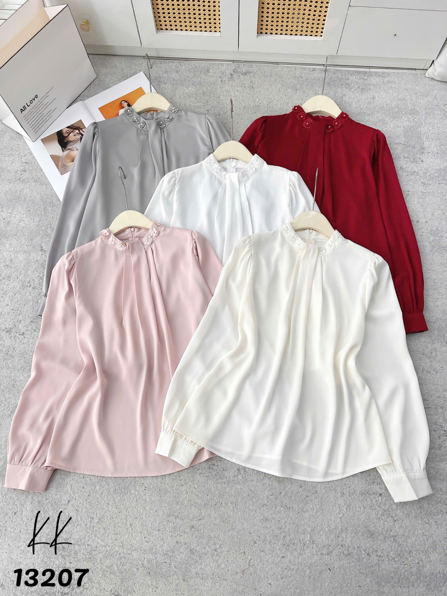 A3207 Áo sơ mi lụa cổ hoa