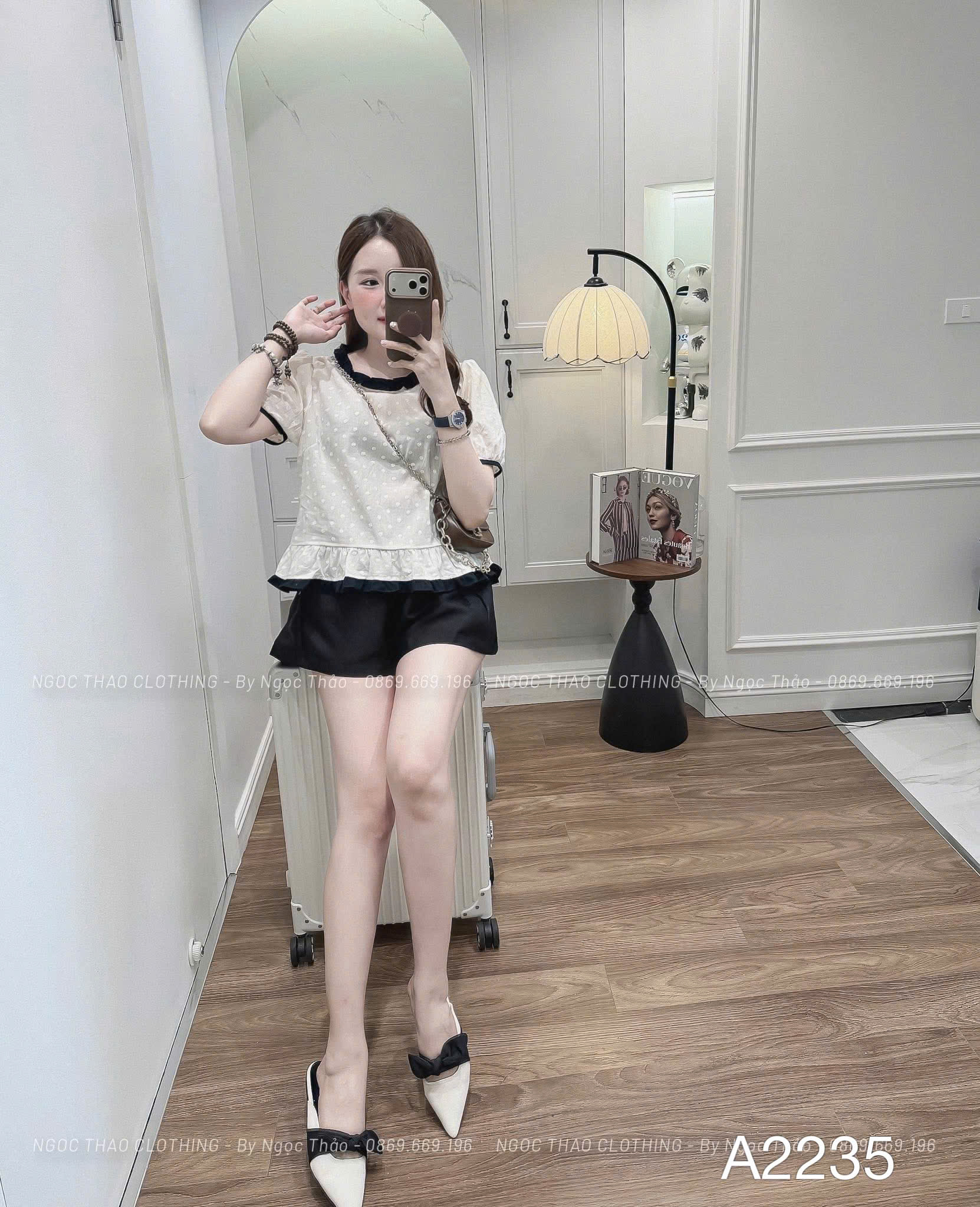 A2235 Áo sơ mi thêu hoa khóa sau