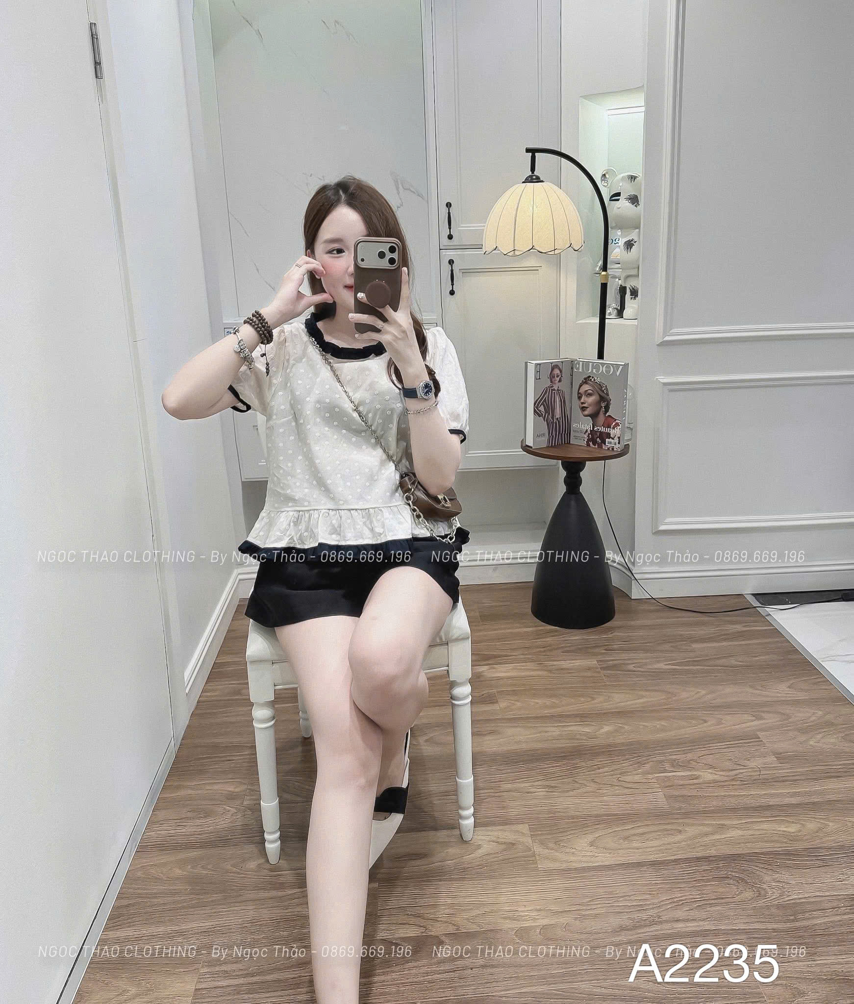 A2235 Áo sơ mi thêu hoa khóa sau