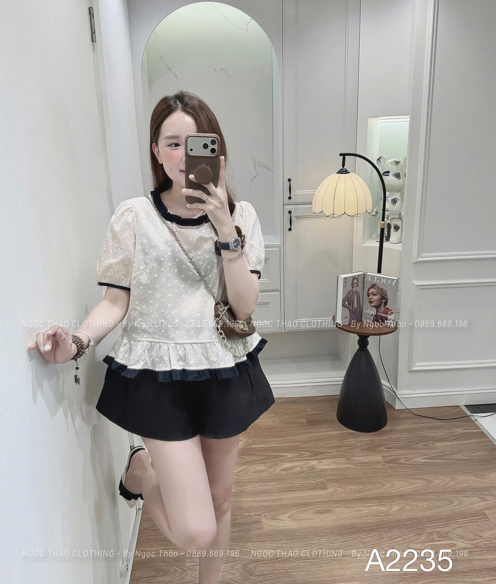 A2235 Áo sơ mi thêu hoa khóa sau