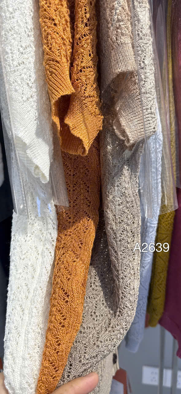 A2639 áo len mỏng nhiều cúc