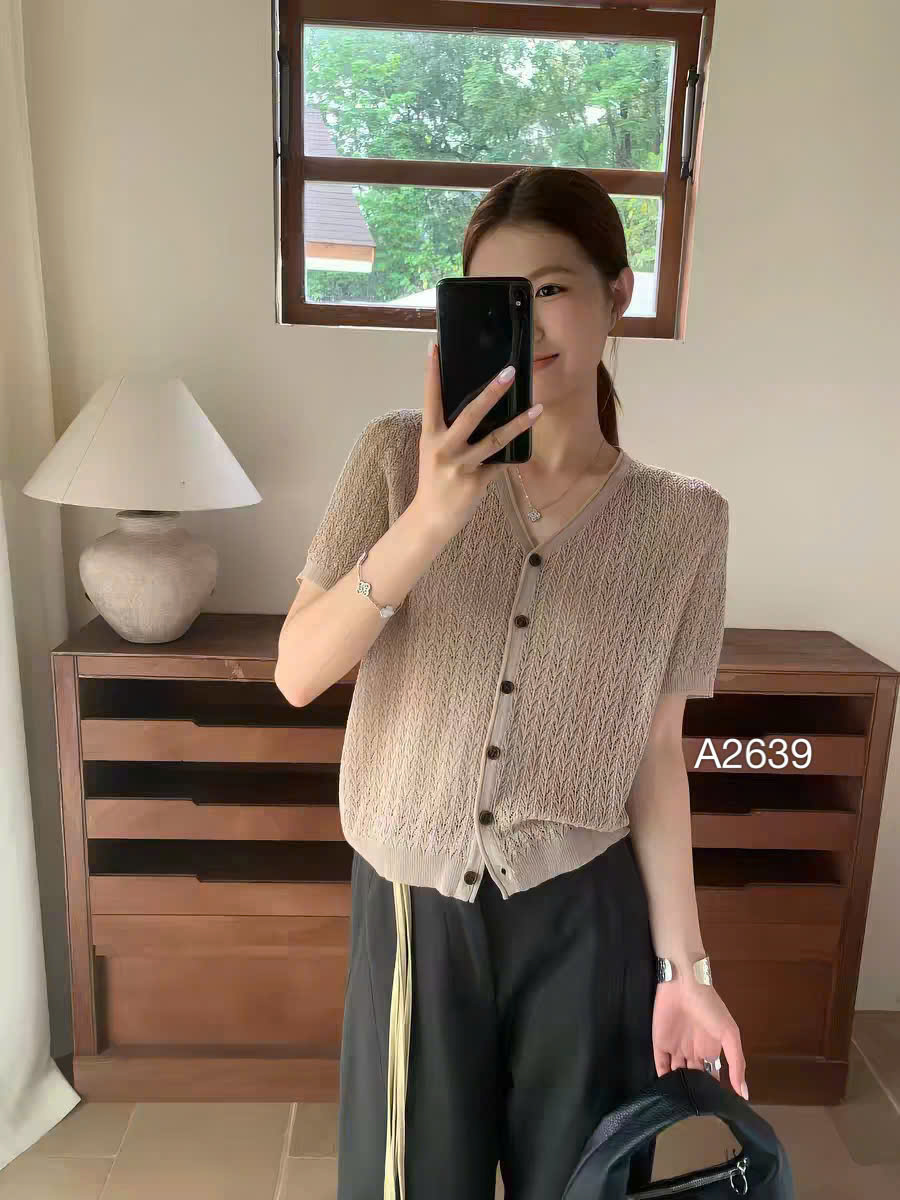 A2639 áo len mỏng nhiều cúc