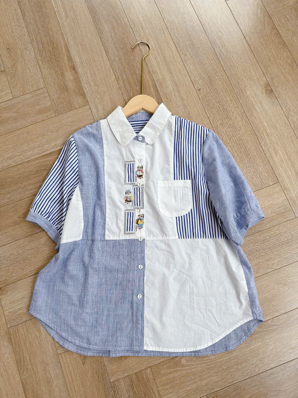A4420 Áo sơ mi phối kẻ thêu gấu