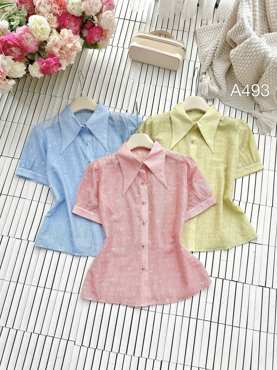 A493 áo cổ nhọn chấm bi nhỏ