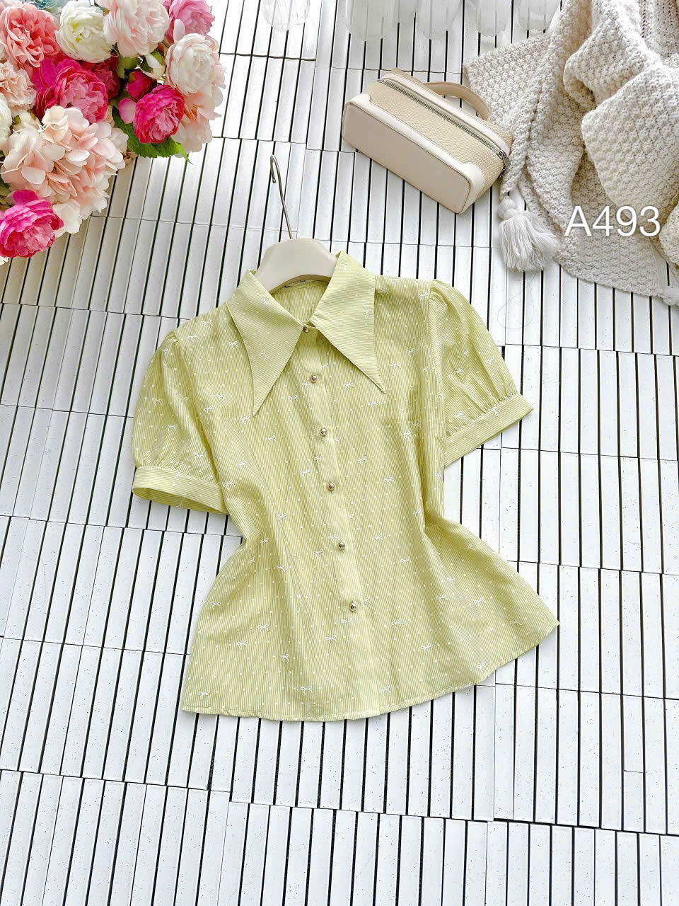 A493 áo cổ nhọn chấm bi nhỏ