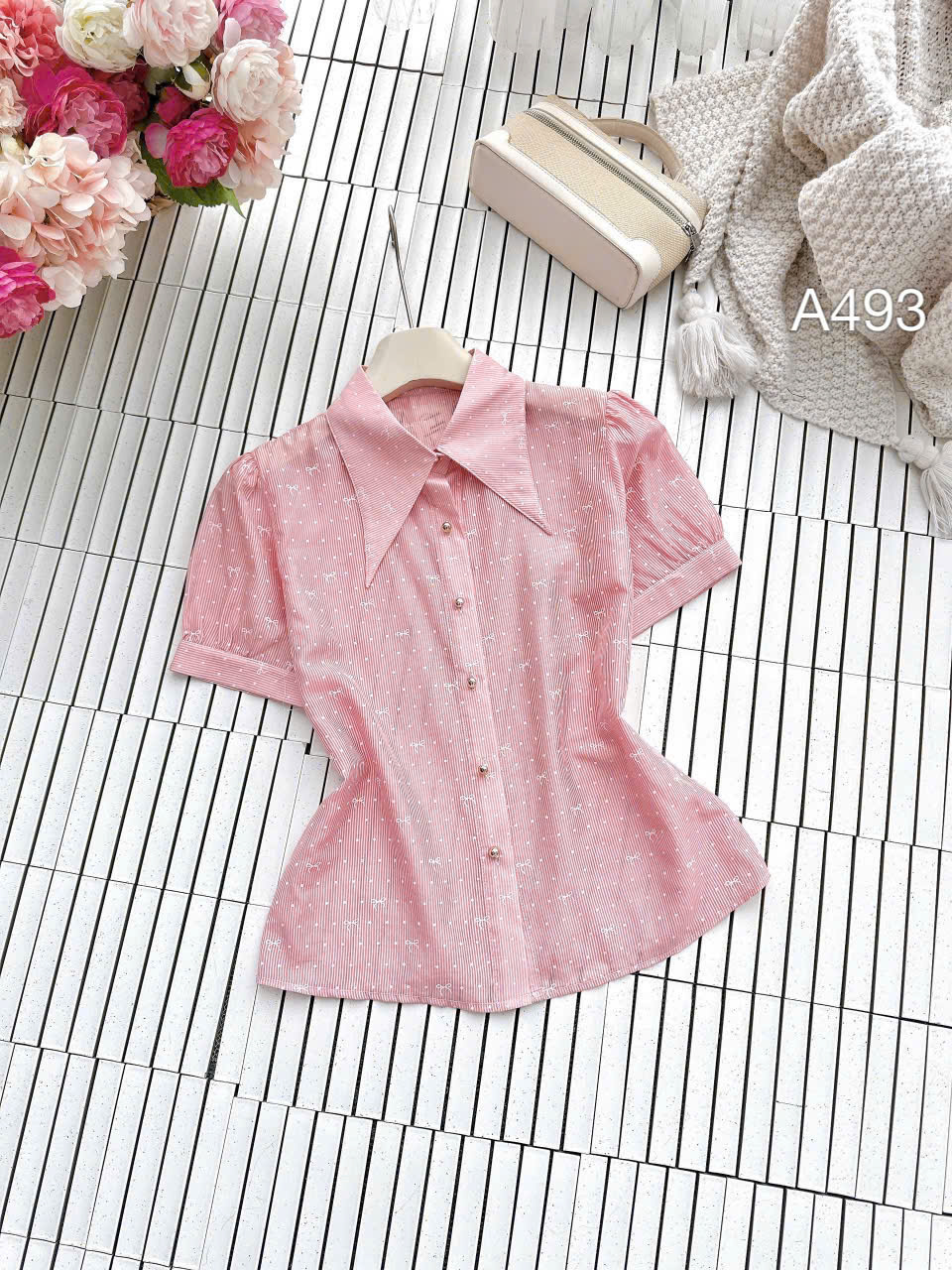 A493 áo cổ nhọn chấm bi nhỏ