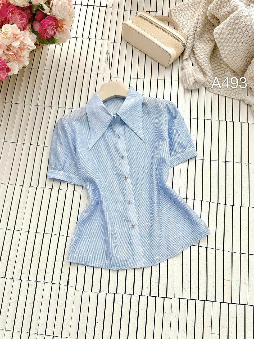 A493 áo cổ nhọn chấm bi nhỏ