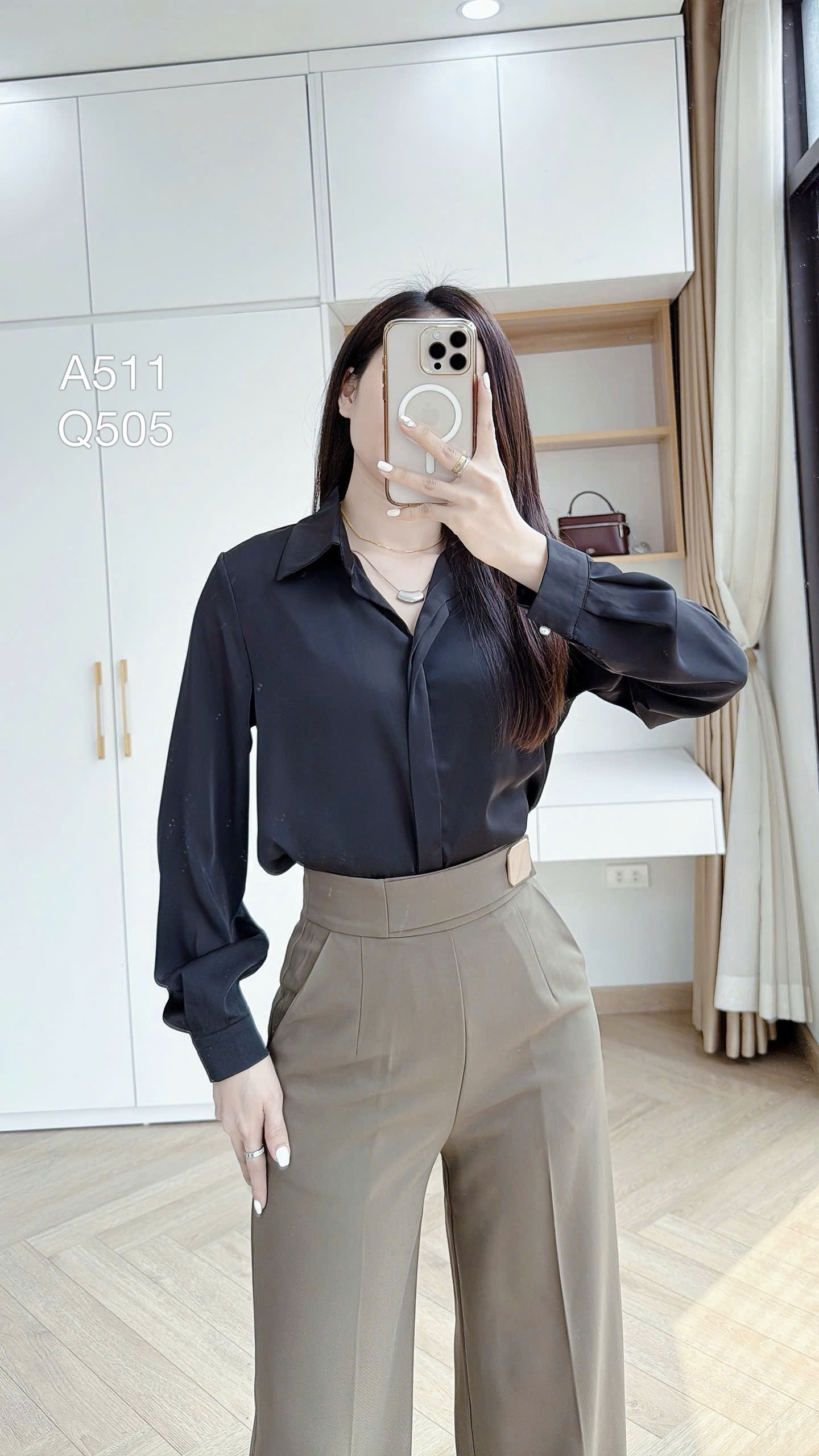 A511 Áo sơ mi lụa kèm dây chuyền