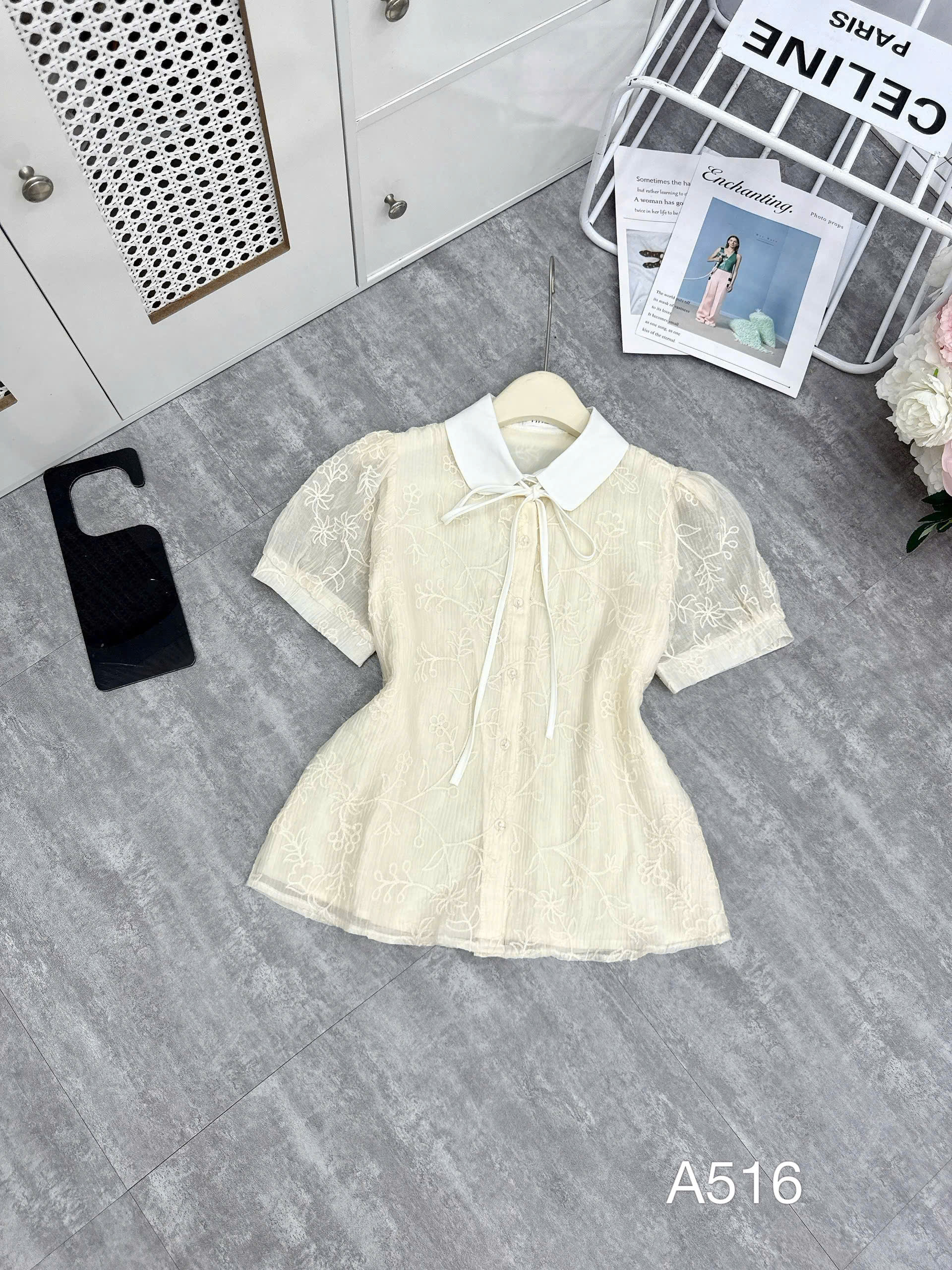 A516 Áo sơ mi họa tiết cổ sen