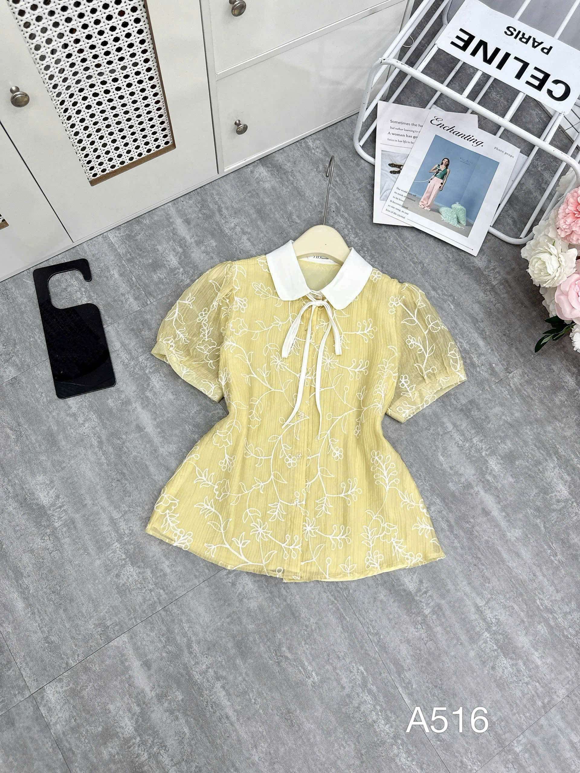 A516 Áo sơ mi họa tiết cổ sen