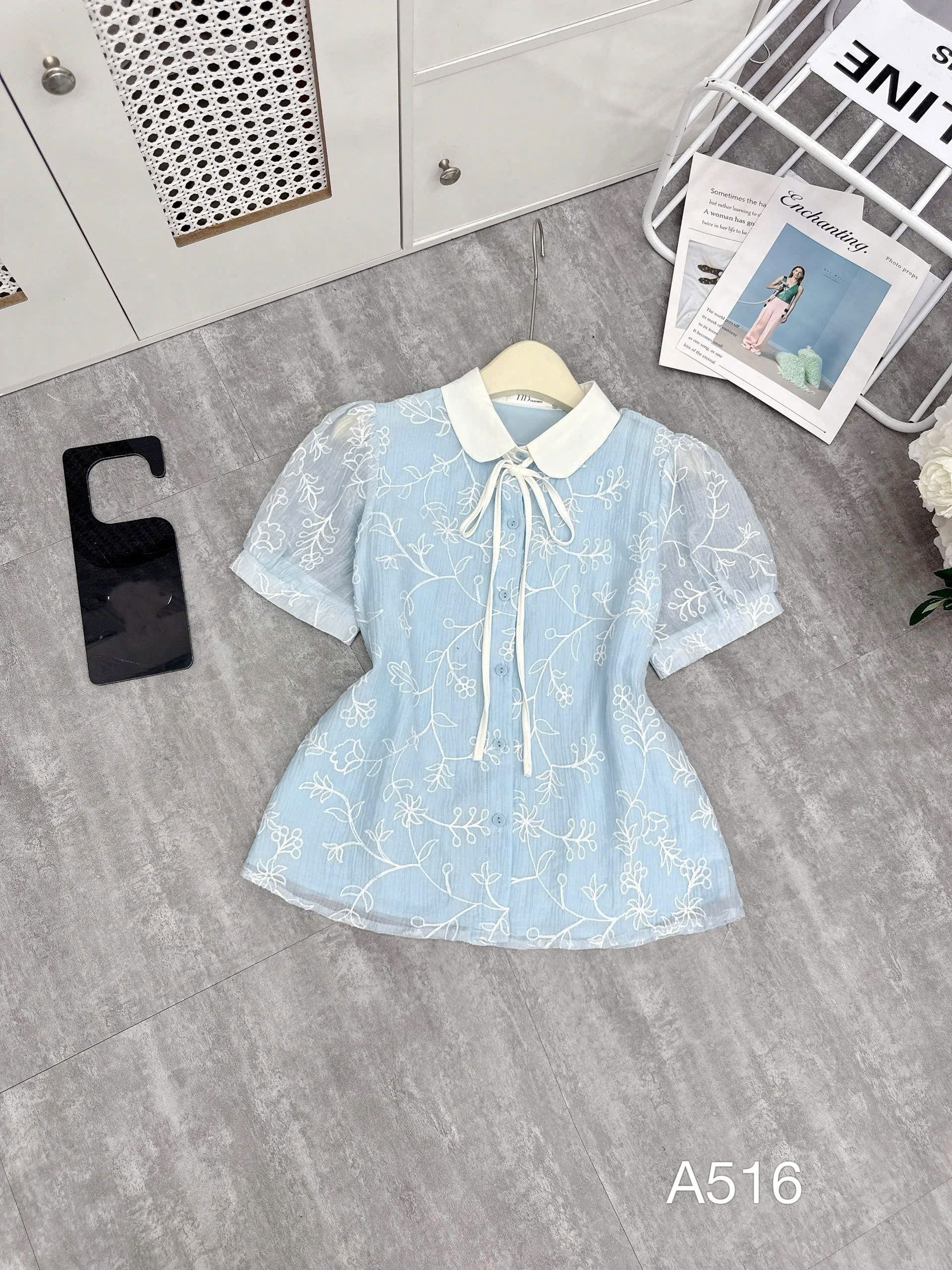 A516 Áo sơ mi họa tiết cổ sen