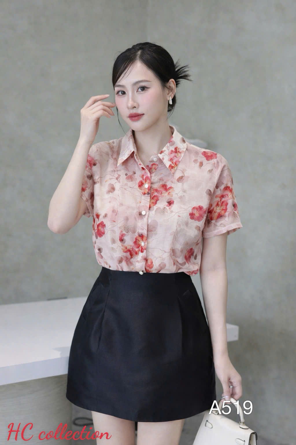 A519 Áo sơ mi hoa cổ nhọn