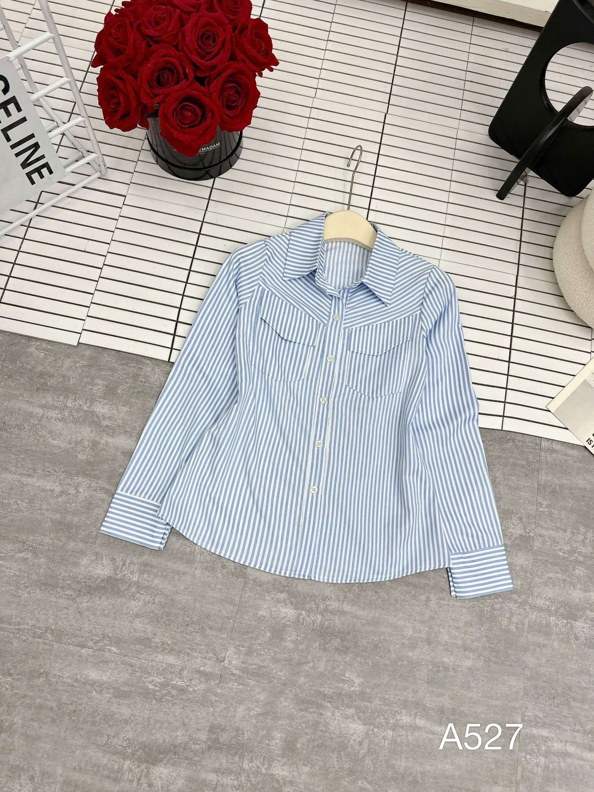 A527 Áo sơ mi kẻ cổ nhọn