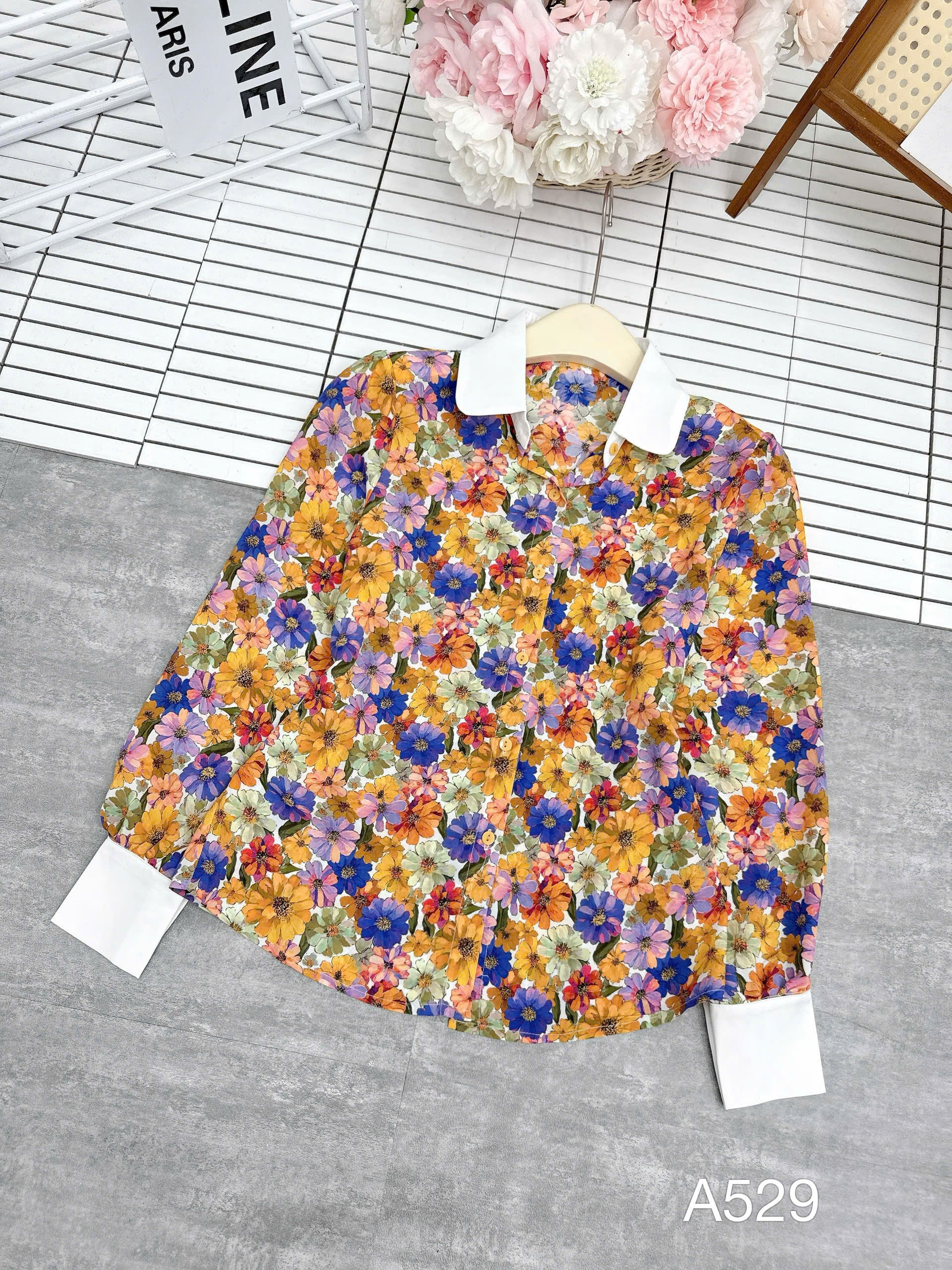 A529 Áo sơ mi hoa cổ trắng