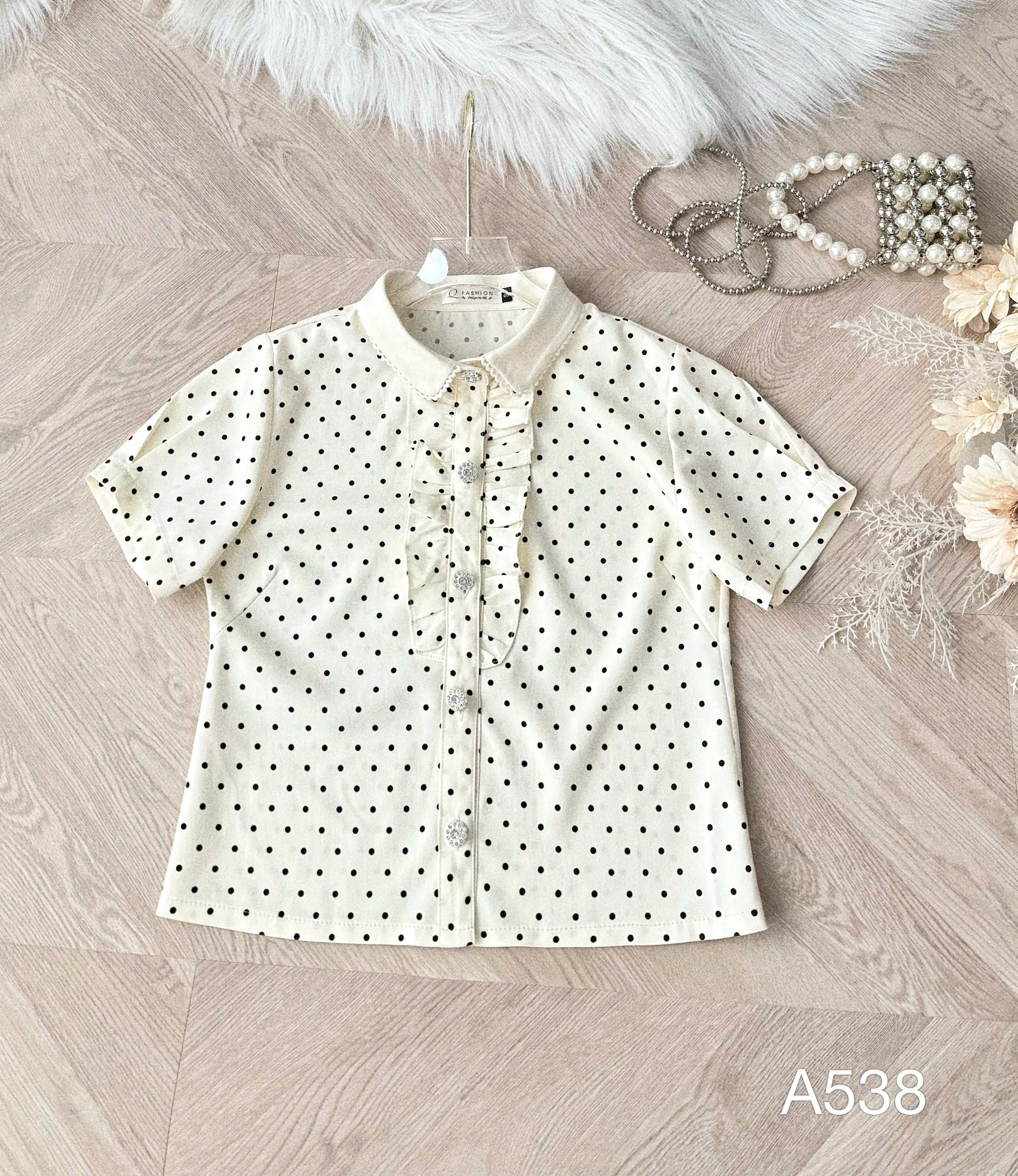 A538 Áo sơ mi chấm bi cúc hoa đá