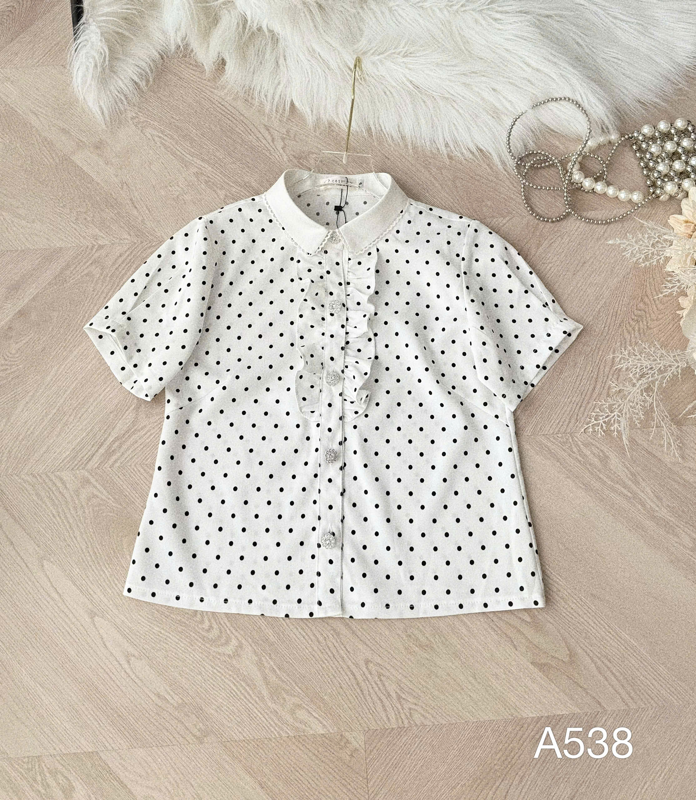 A538 Áo sơ mi chấm bi cúc hoa đá