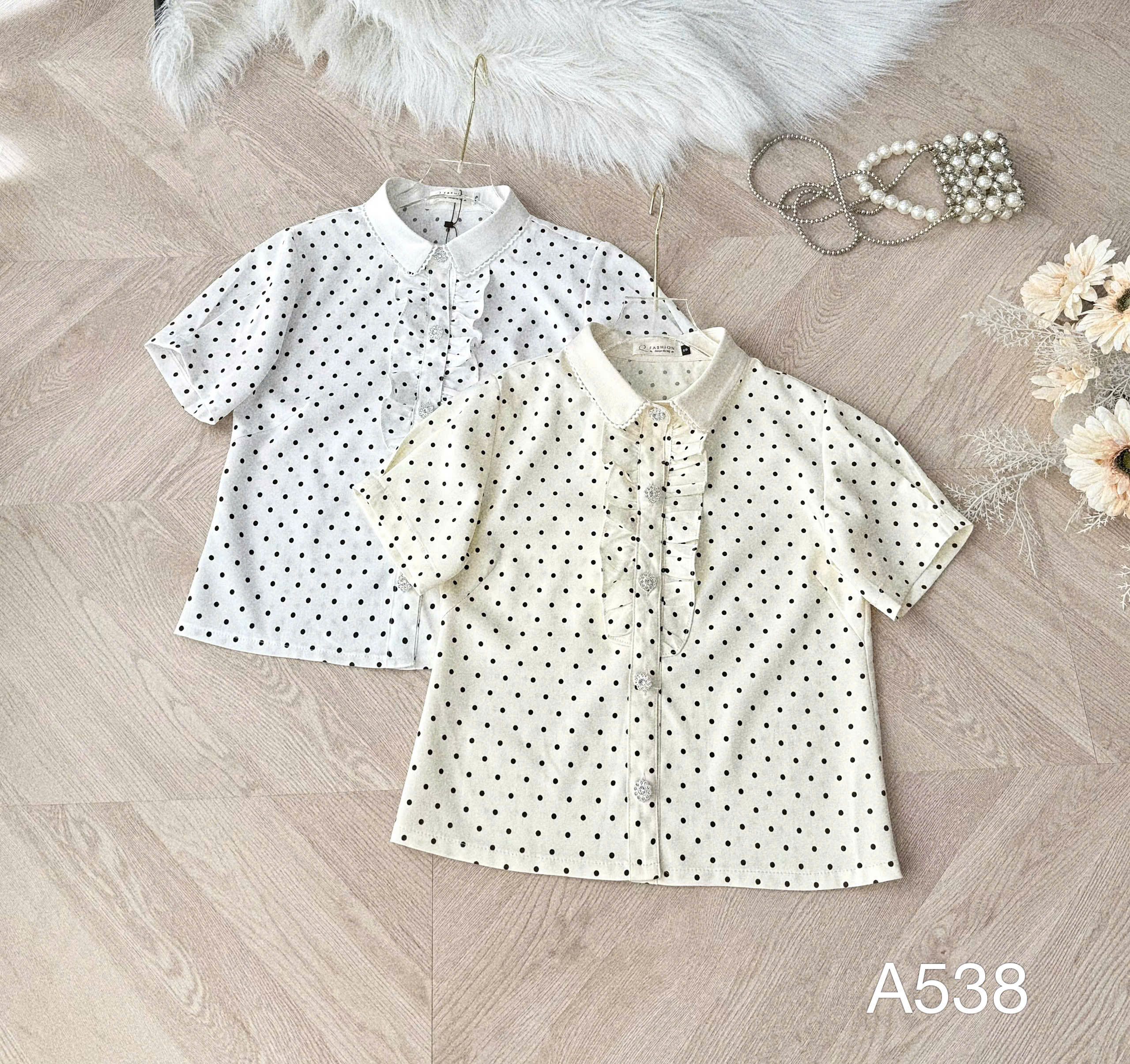 A538 Áo sơ mi chấm bi cúc hoa đá